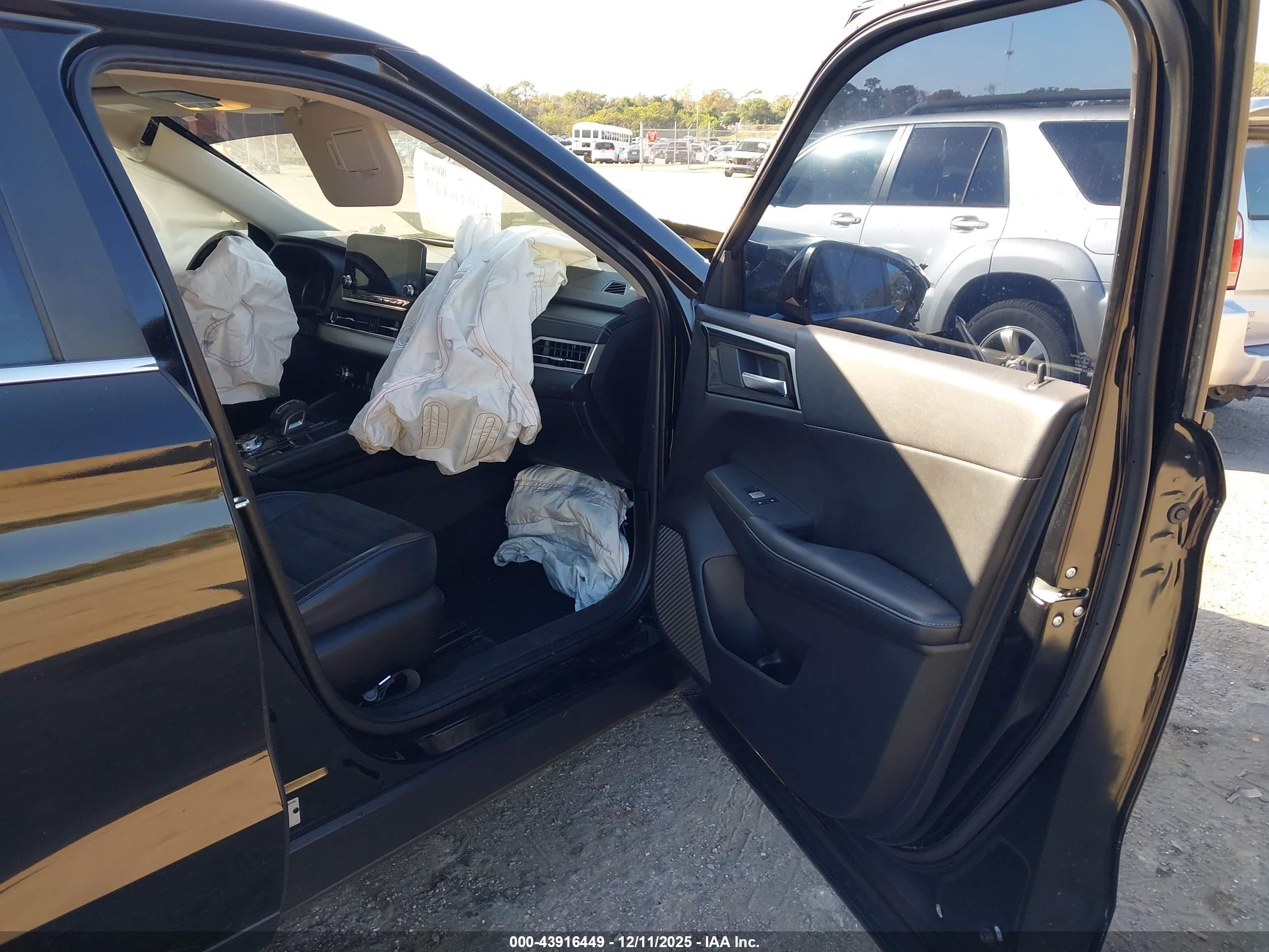 MITSUBISHI OUTLANDER image 5