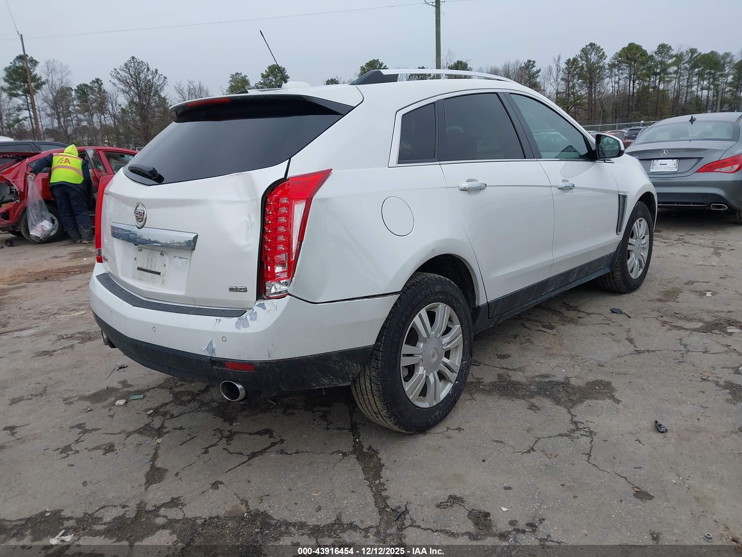 CADILLAC SRX image 4