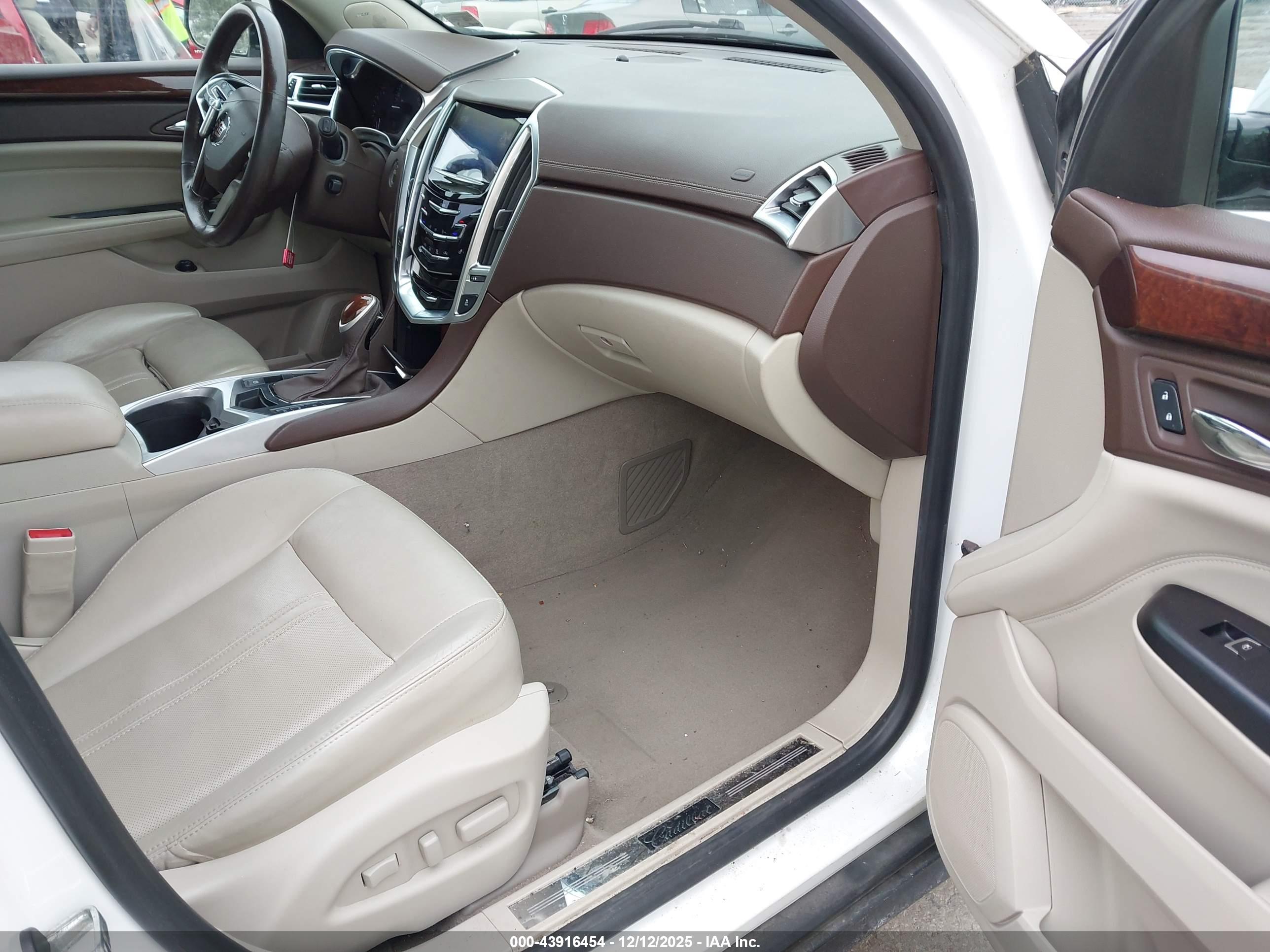 CADILLAC SRX image 5