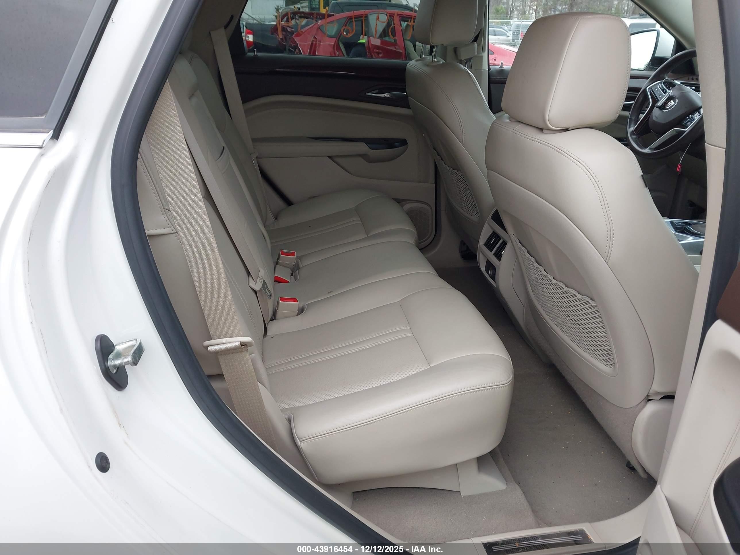 CADILLAC SRX image 8