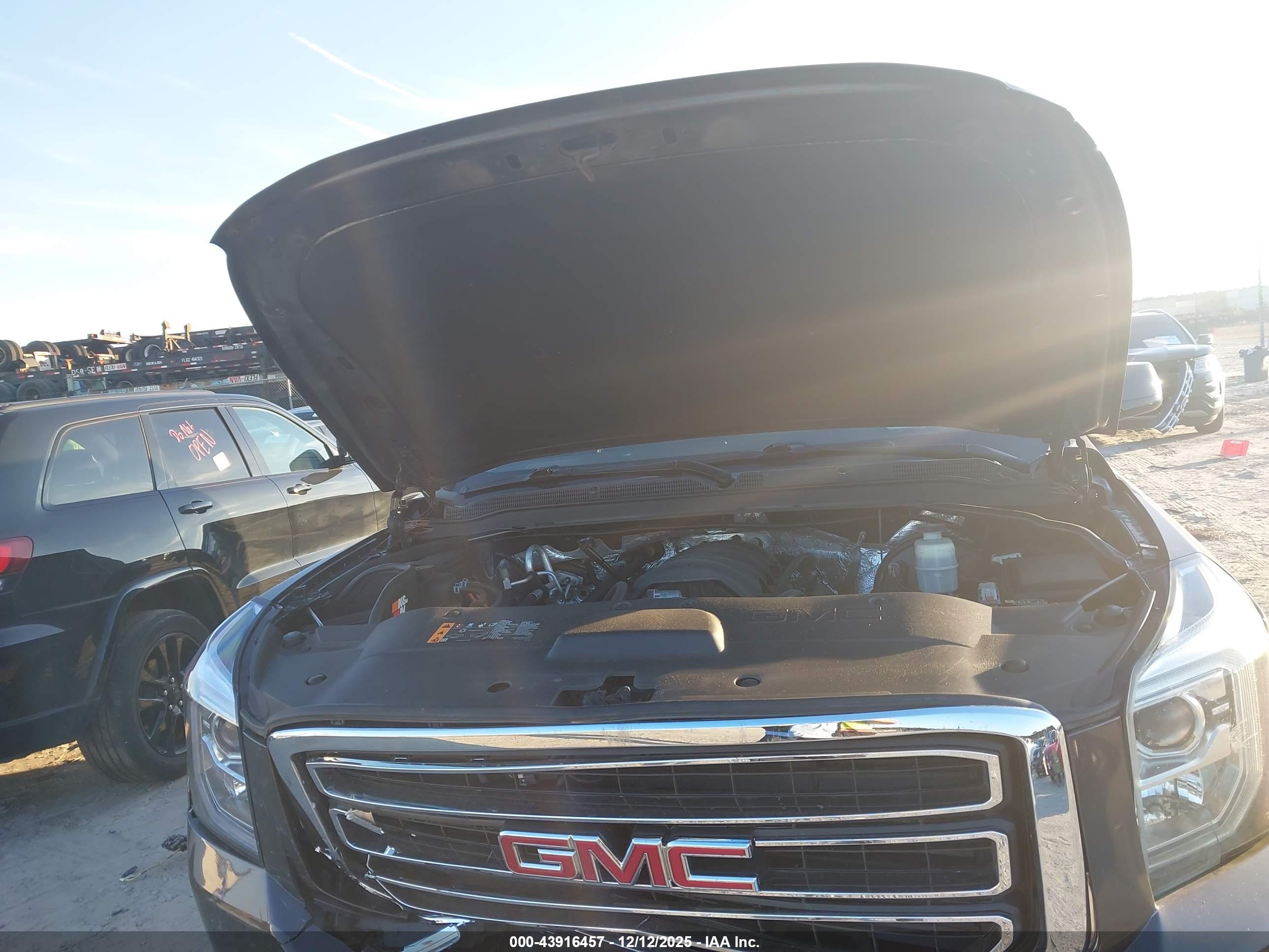 GMC YUKON image 10