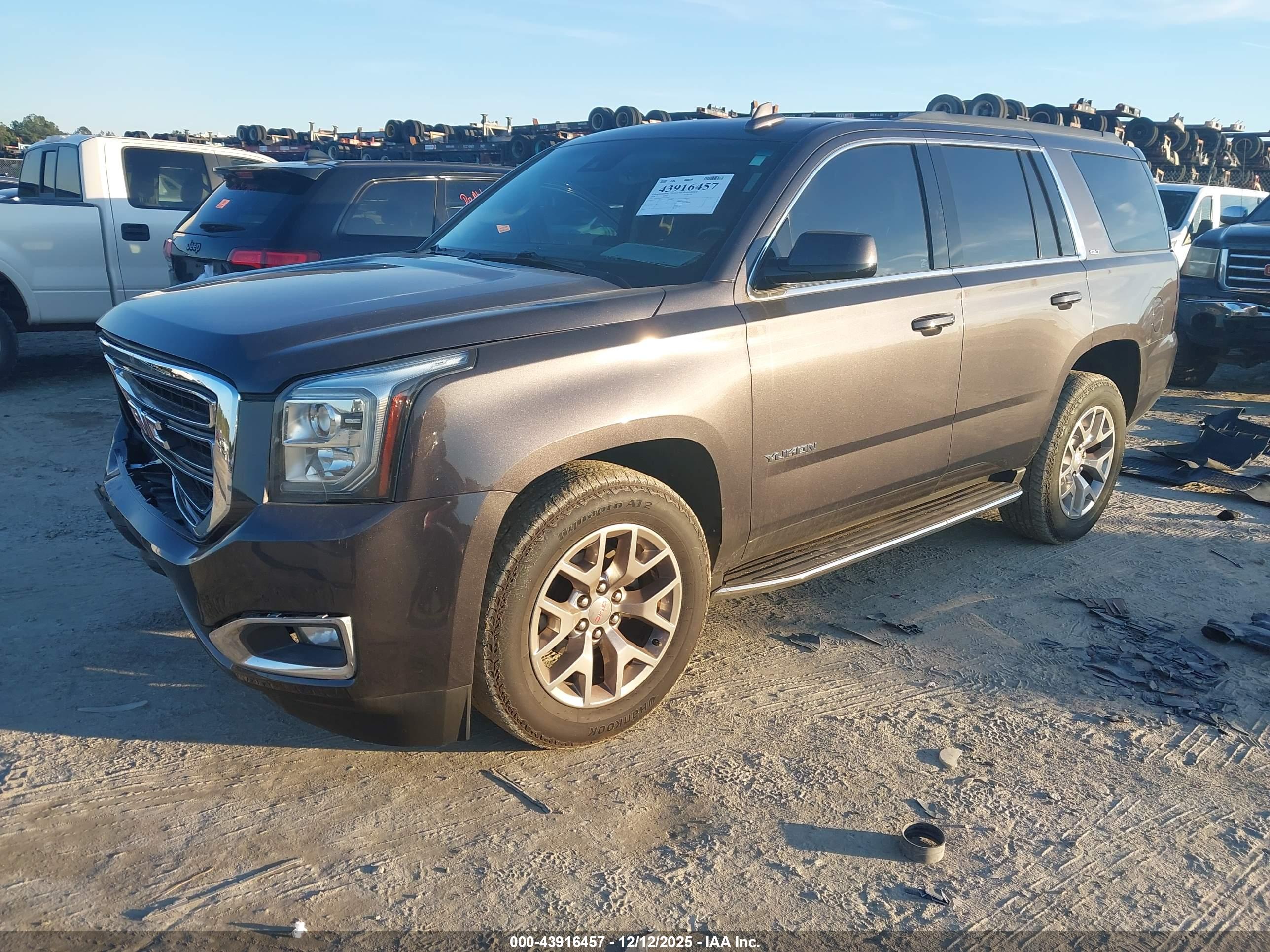 GMC YUKON image 2
