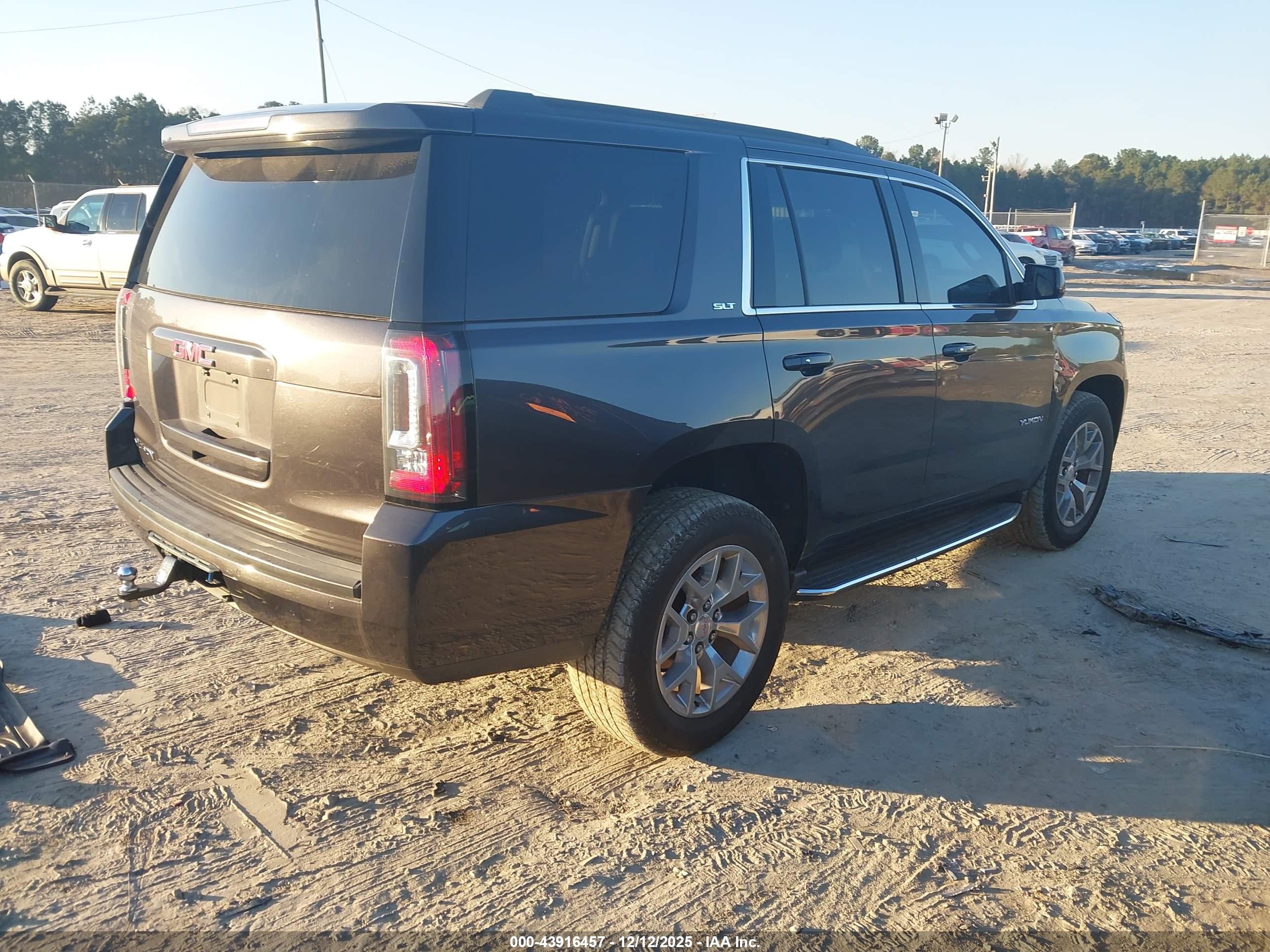GMC YUKON image 4