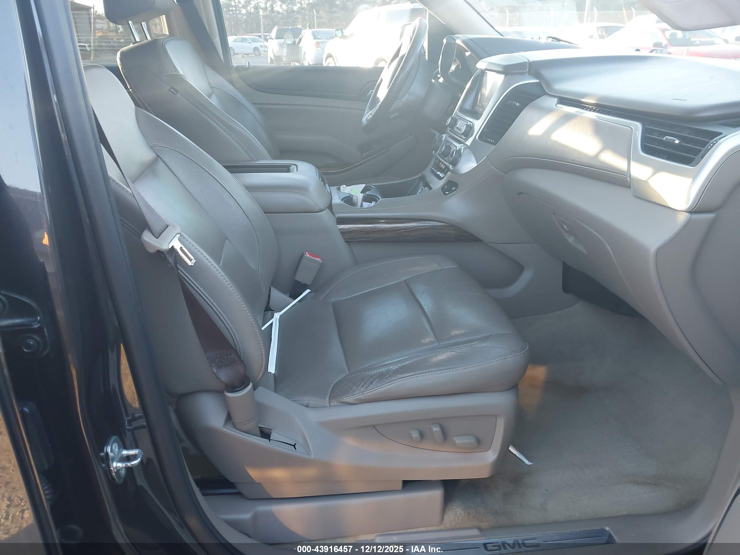 GMC YUKON image 5