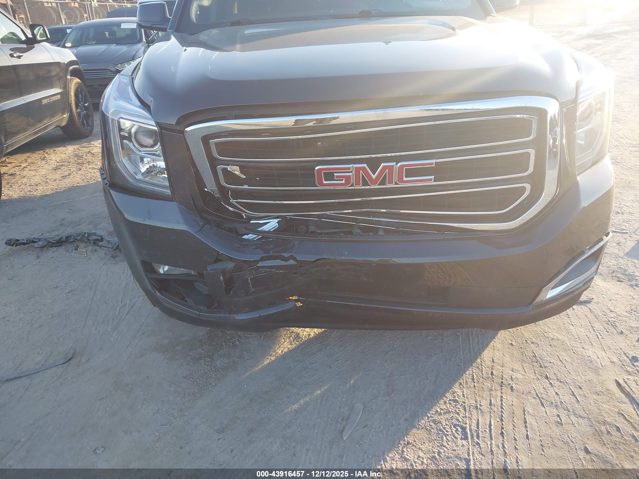 GMC YUKON image 6