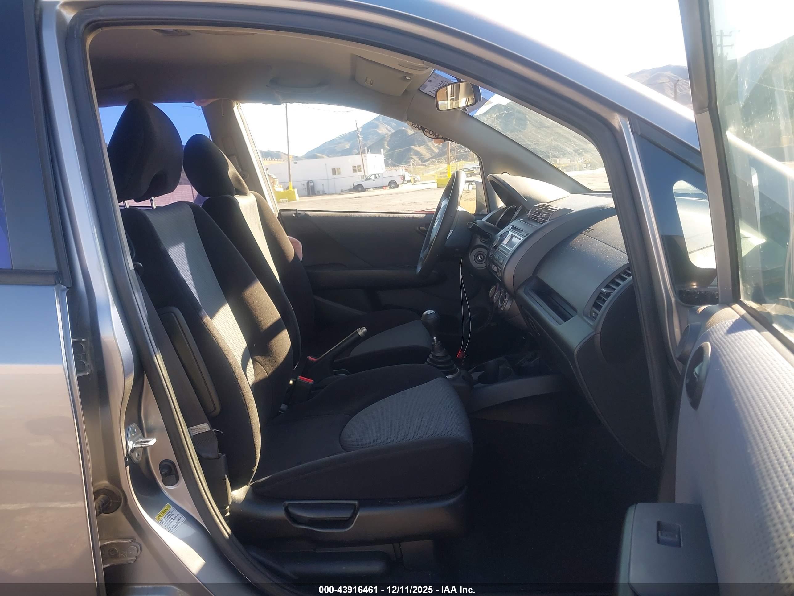 HONDA FIT image 5