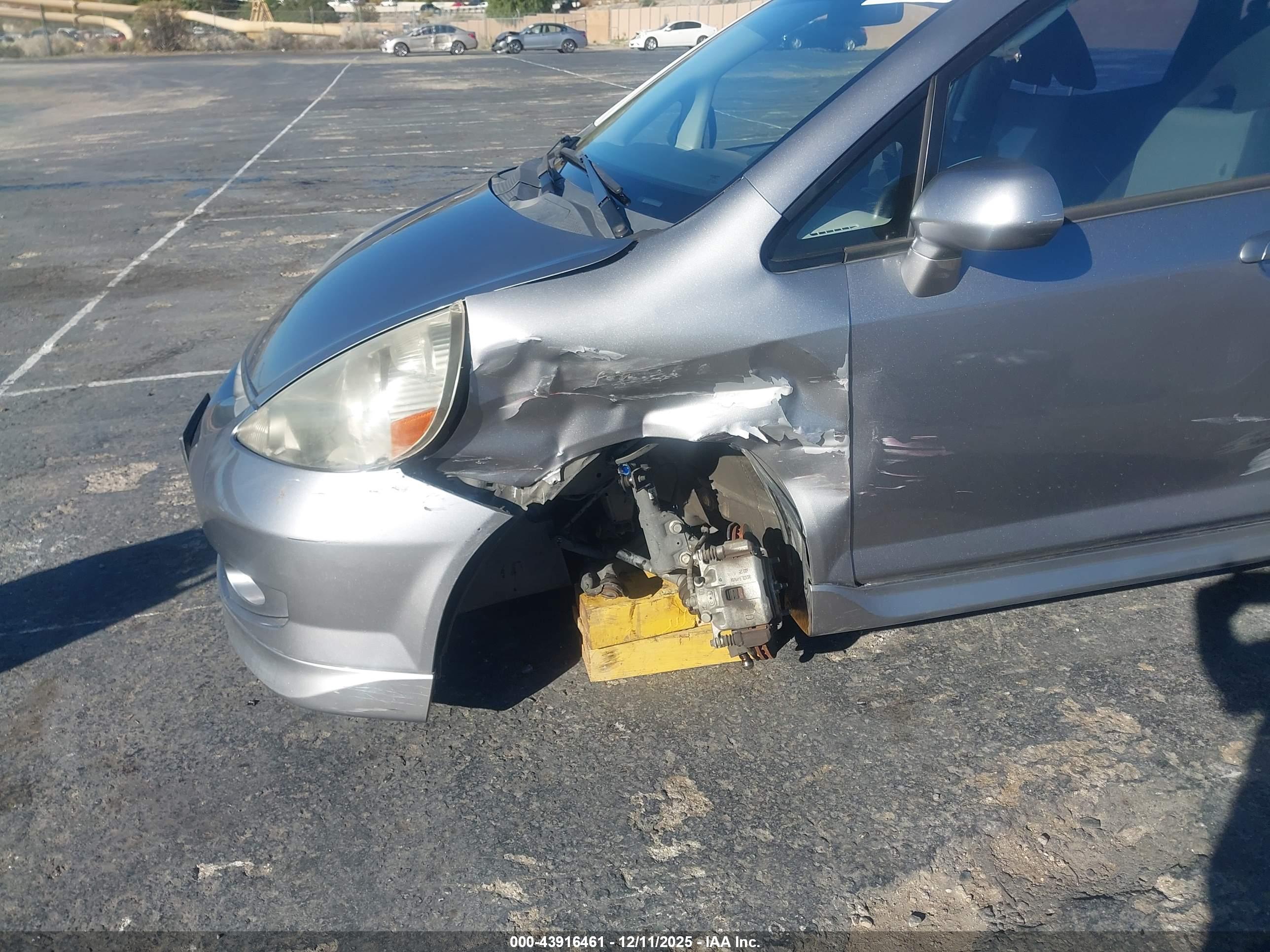 HONDA FIT image 6