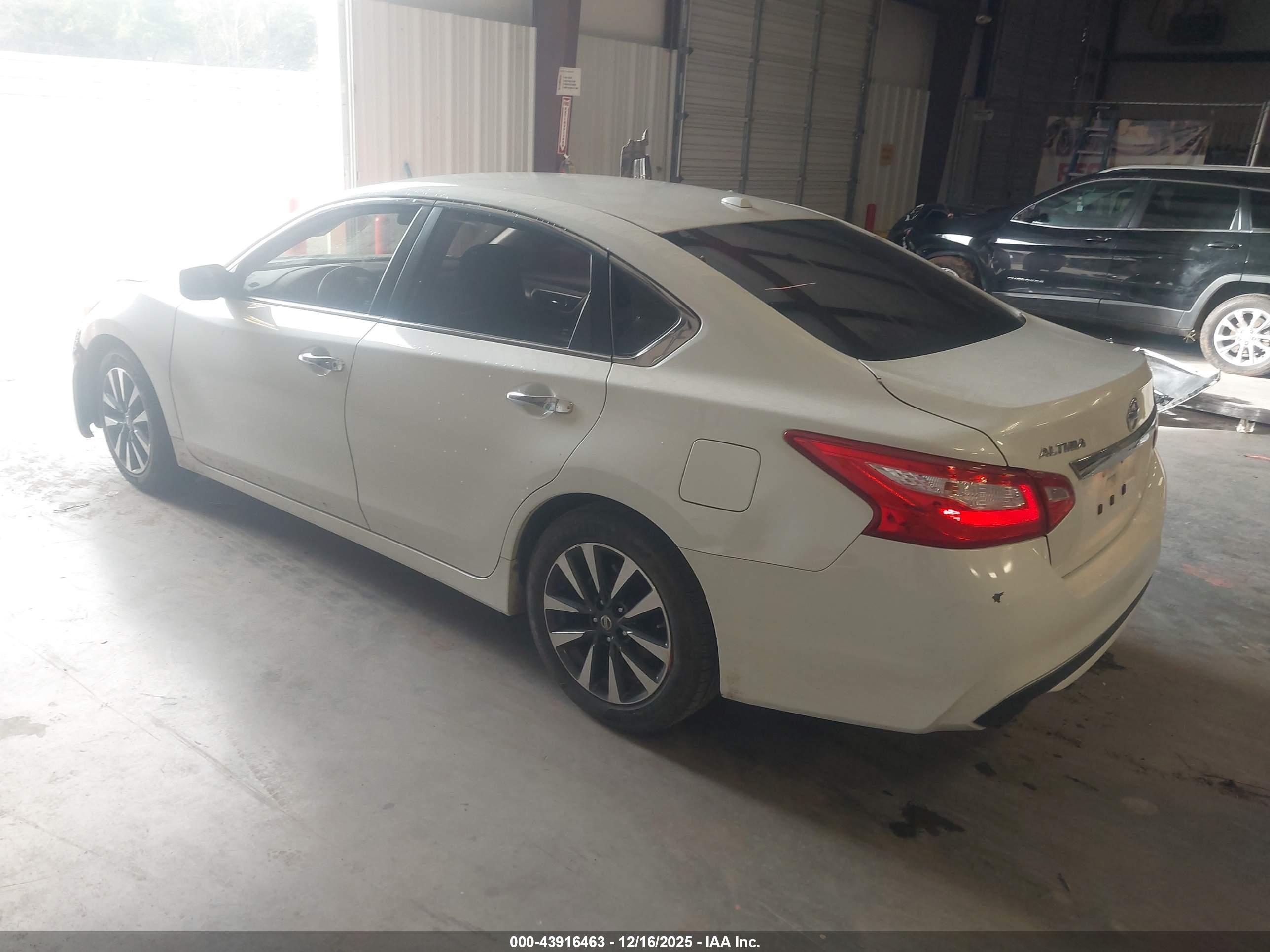 NISSAN ALTIMA image 3