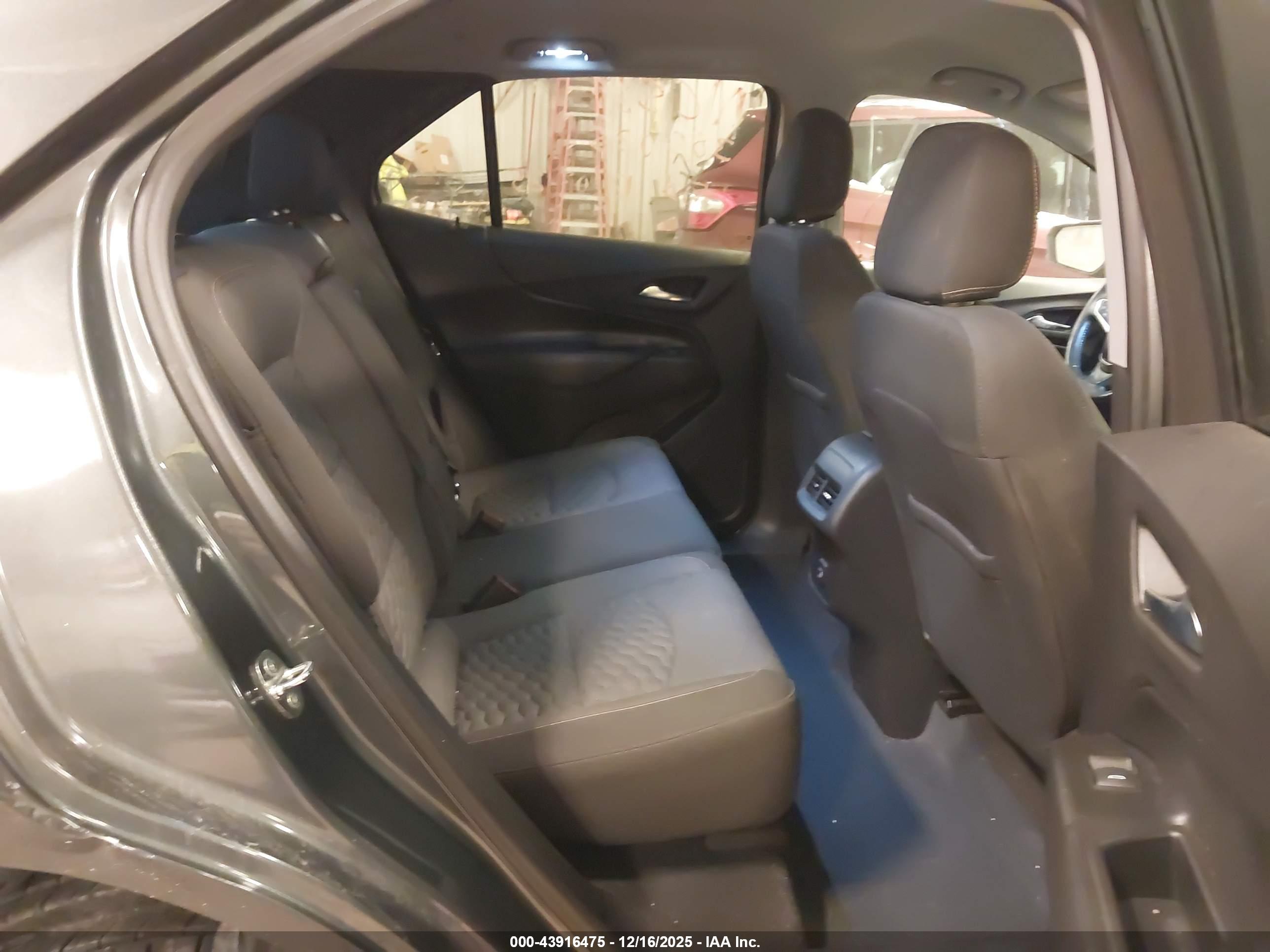 CHEVROLET EQUINOX image 8