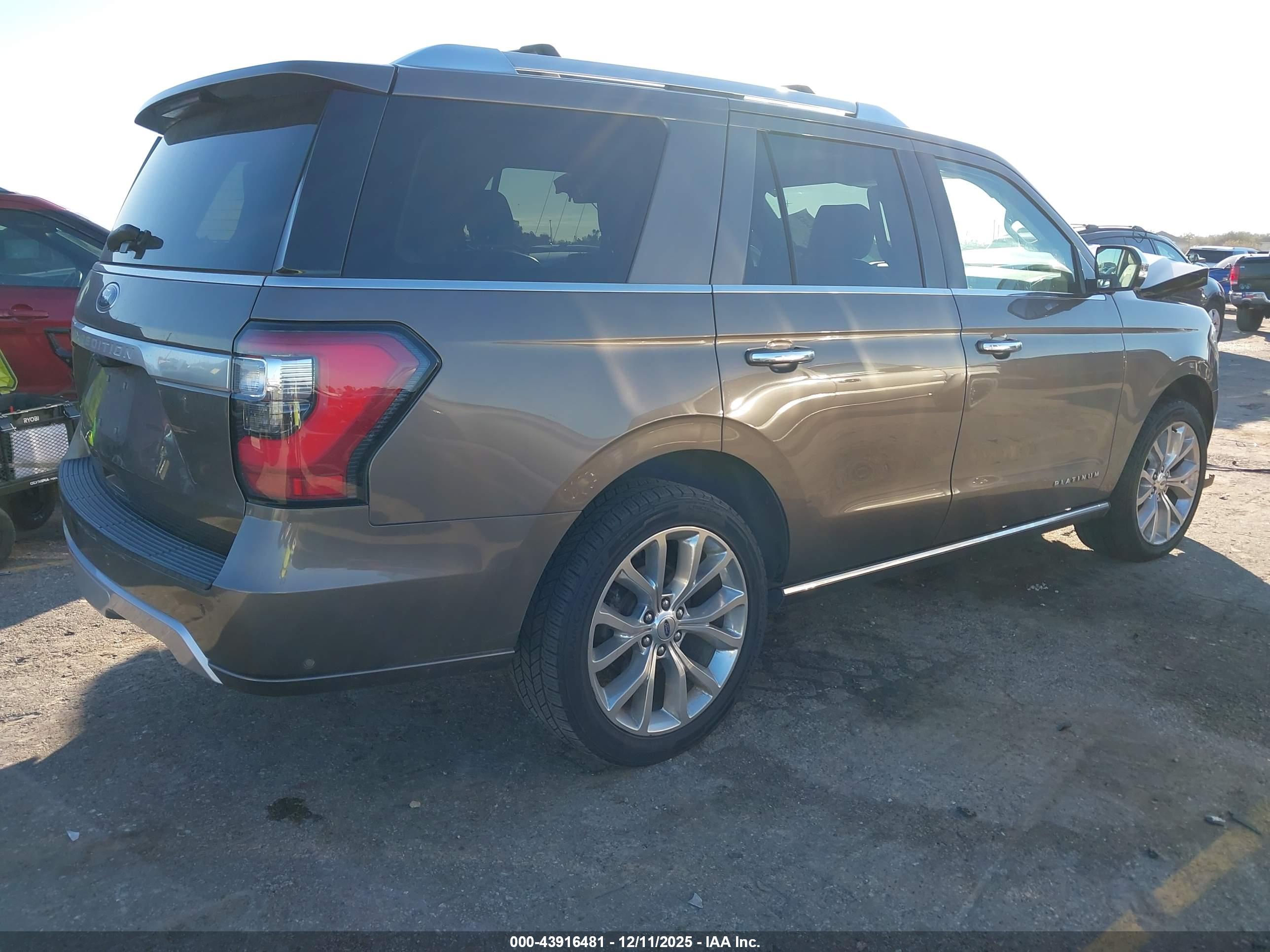 FORD EXPEDITION image 4