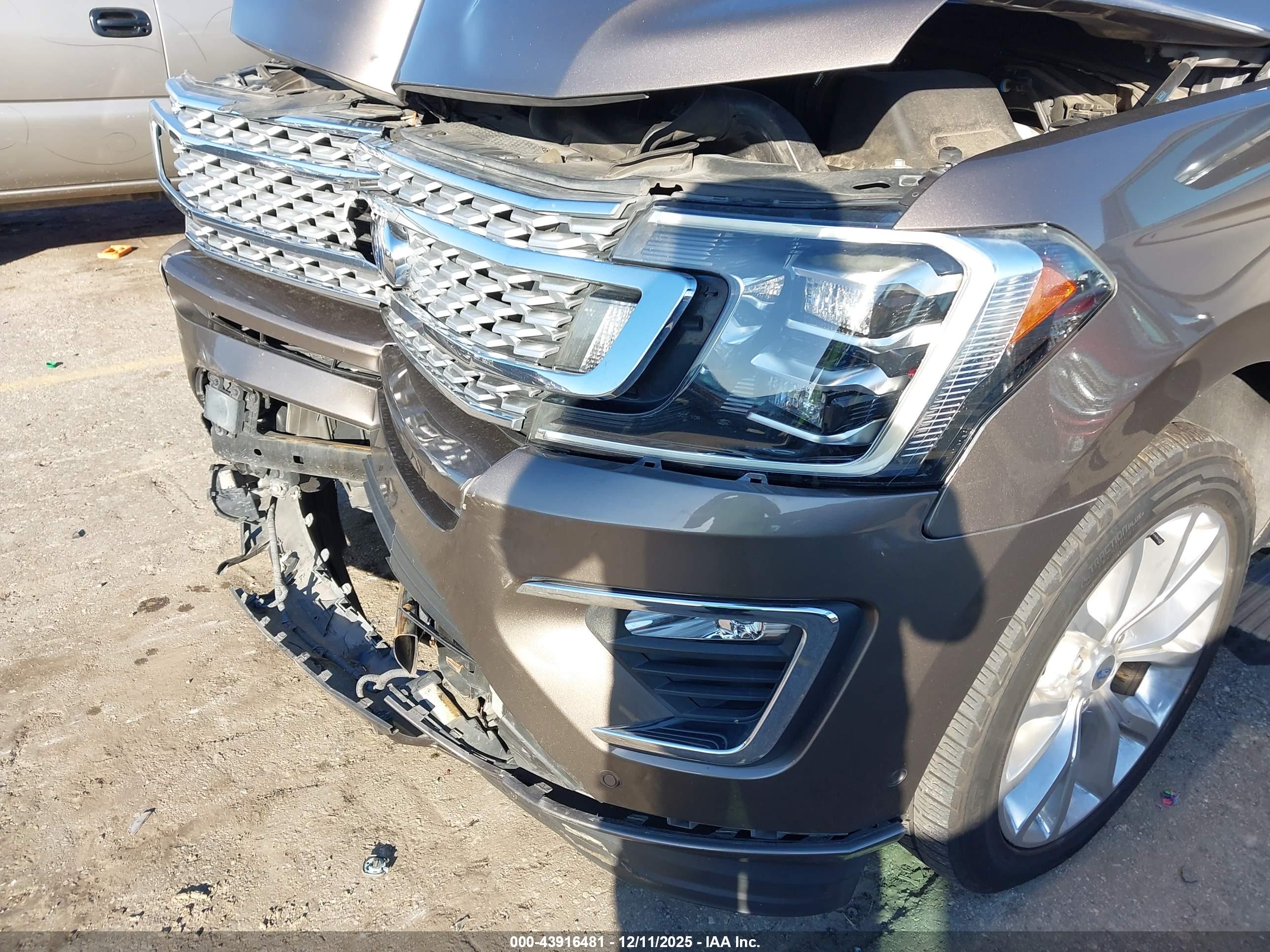 FORD EXPEDITION image 6