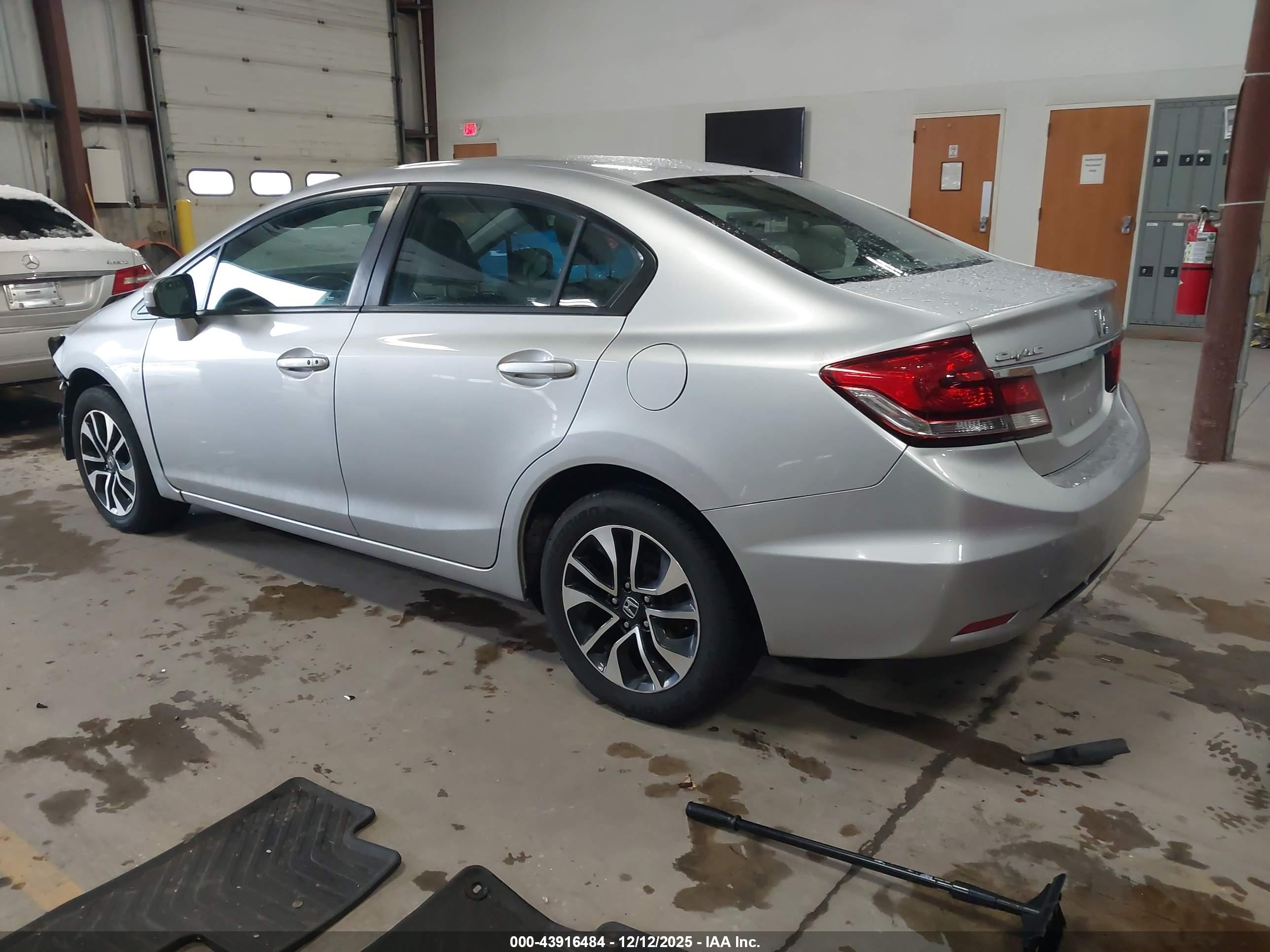 HONDA CIVIC image 3