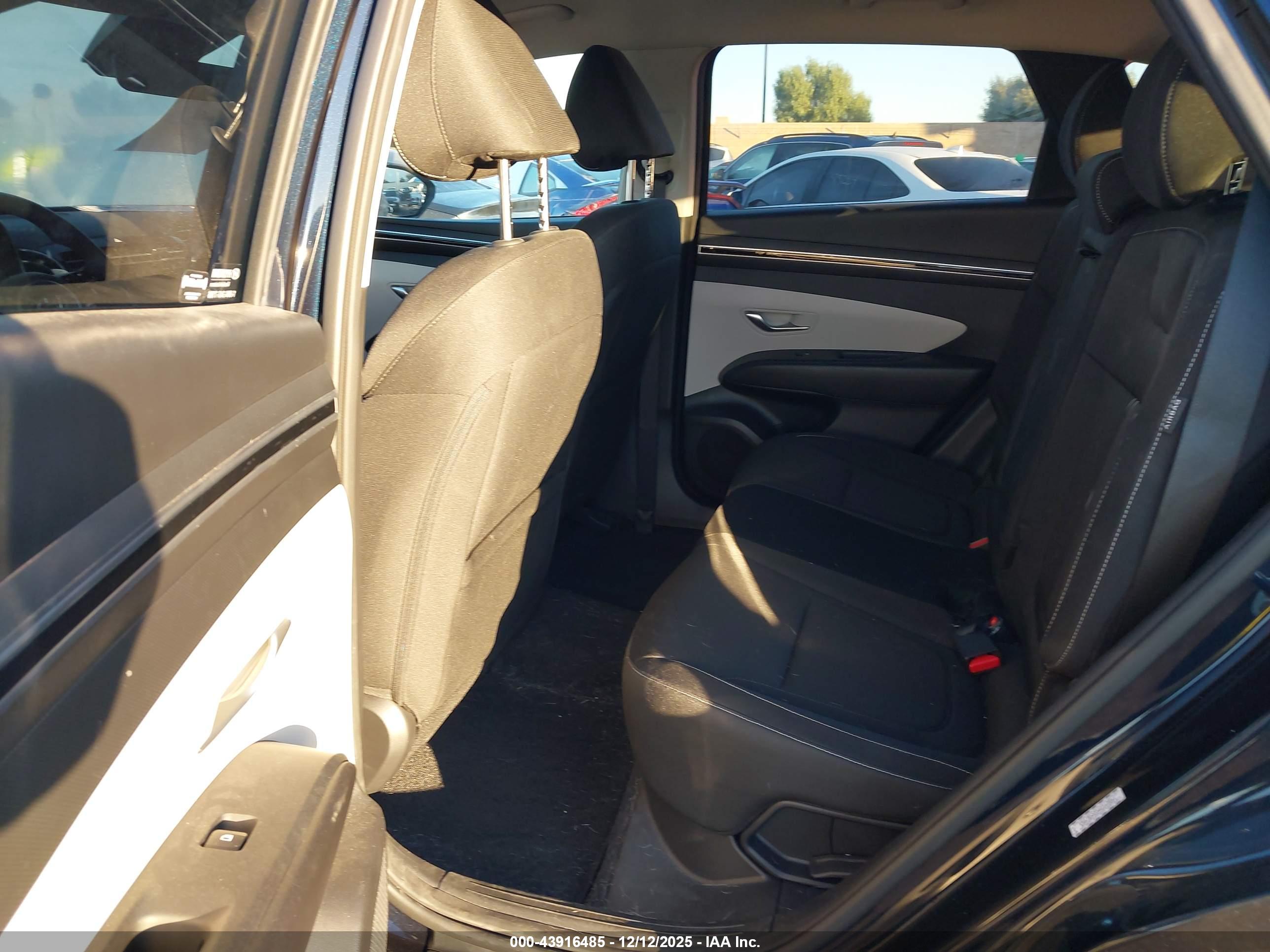 HYUNDAI TUCSON image 8