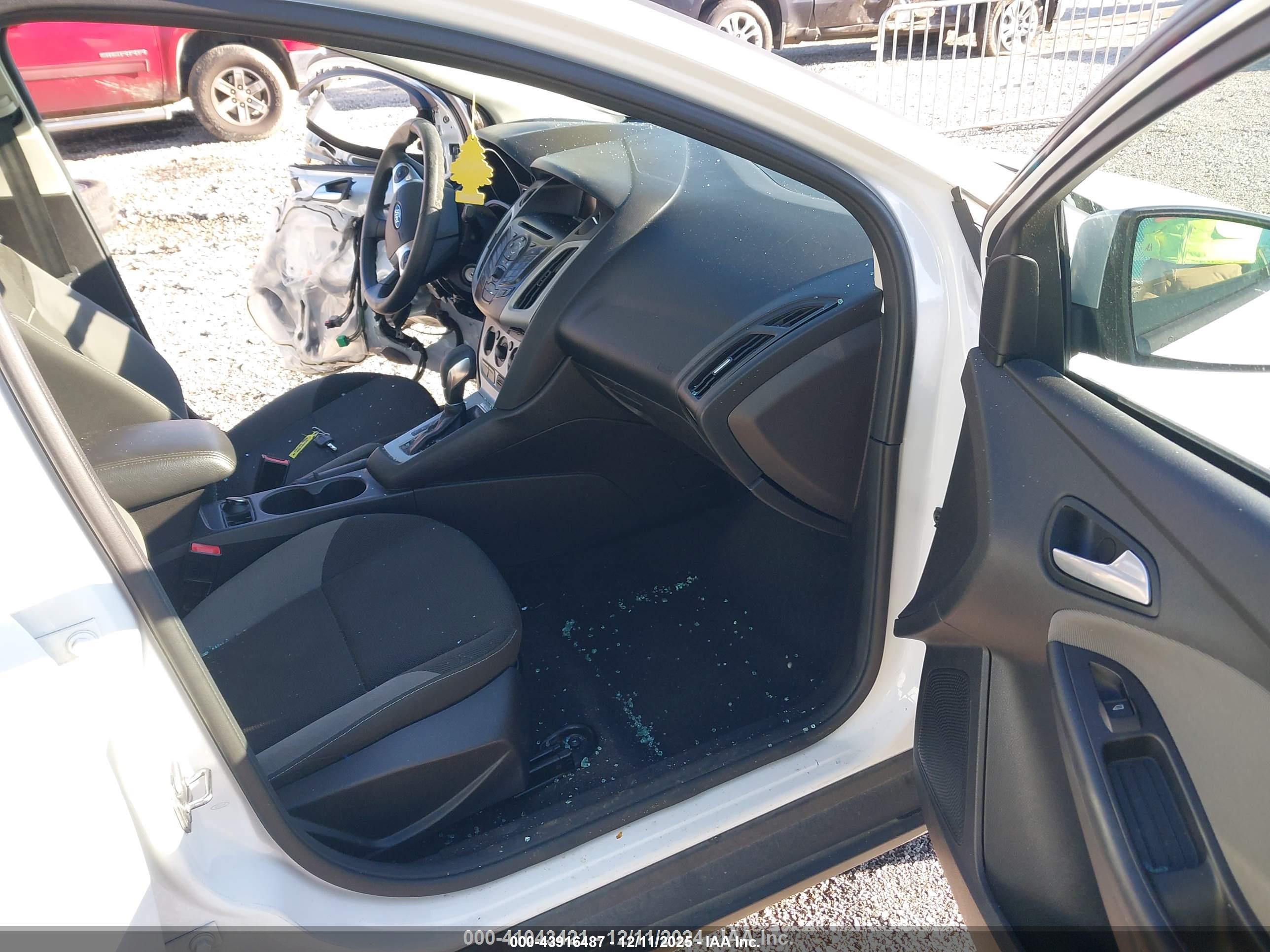 FORD FOCUS image 5
