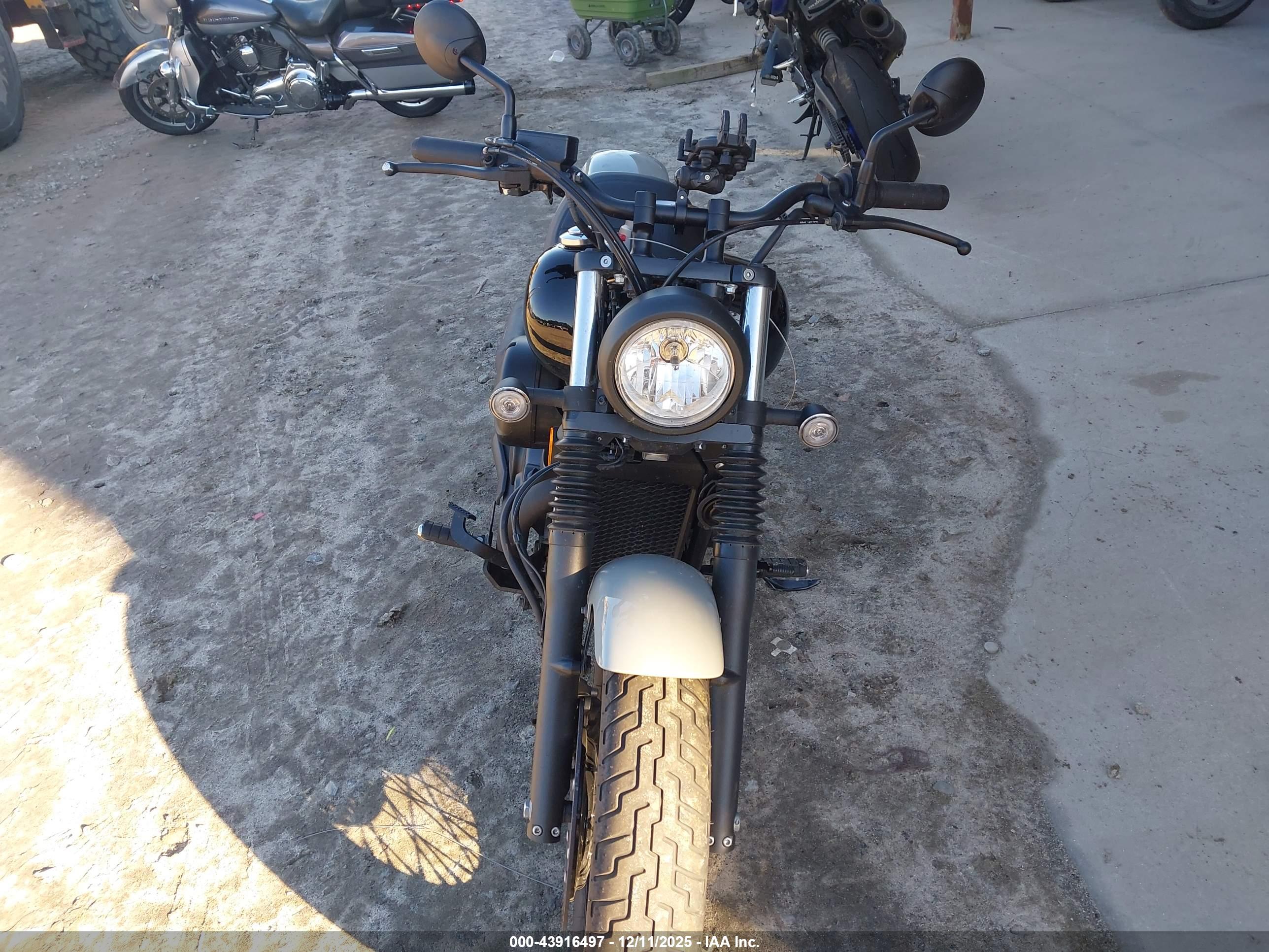 HONDA VT750 image 5