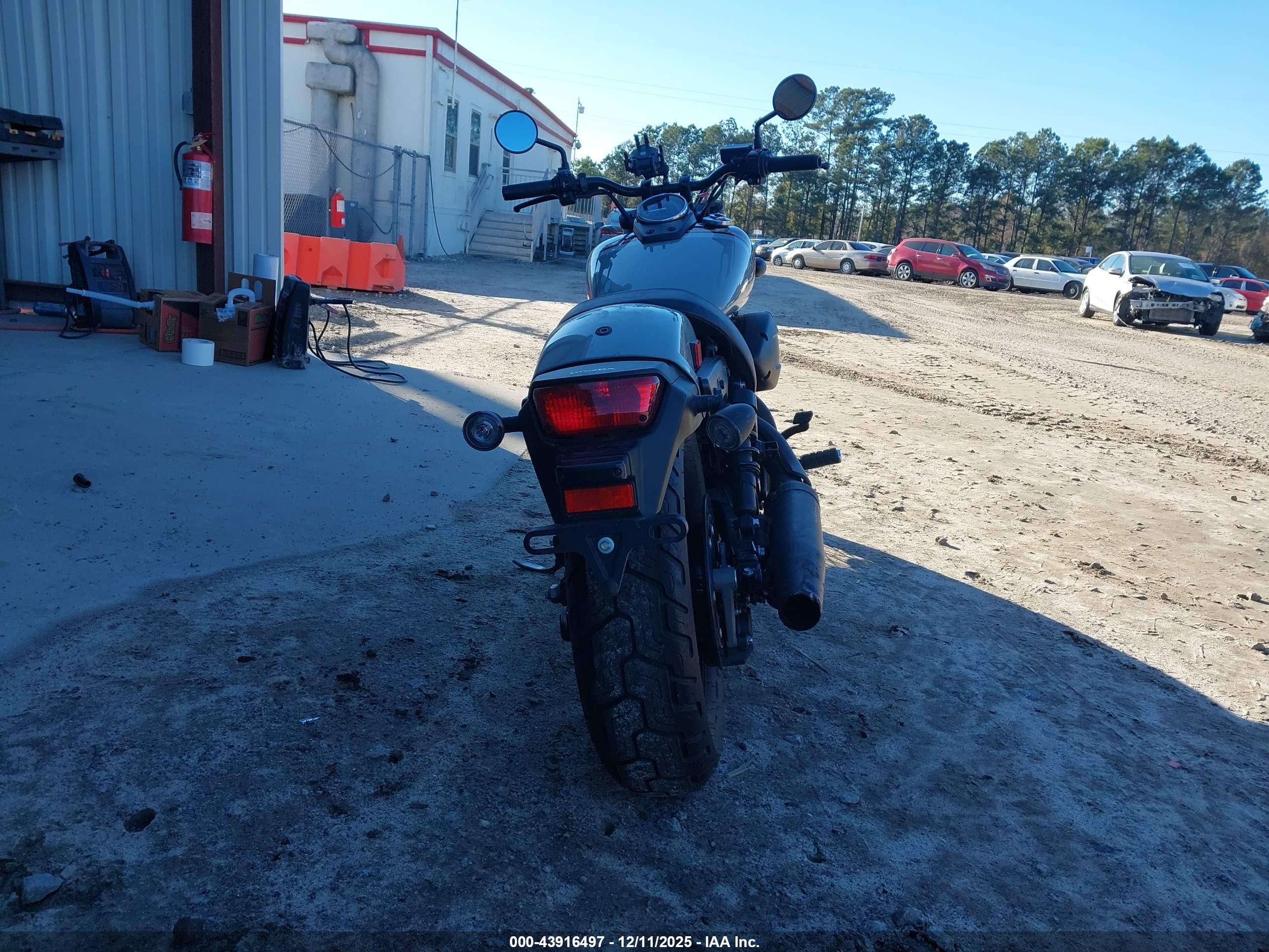 HONDA VT750 image 6