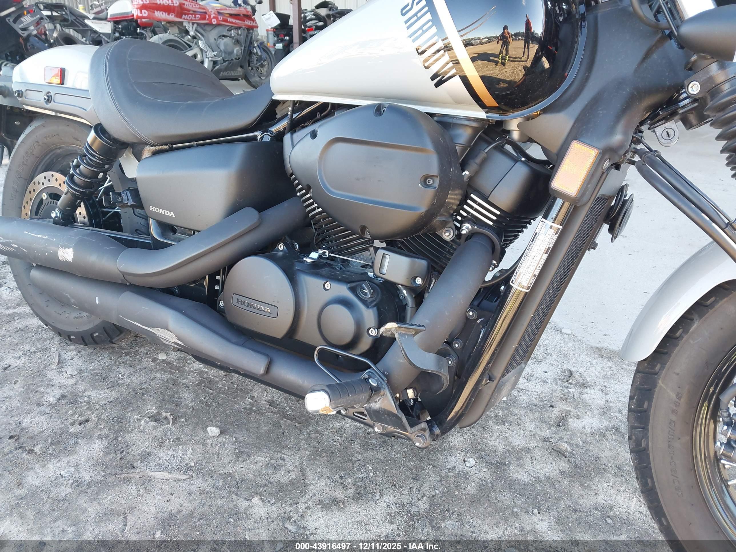 HONDA VT750 image 8