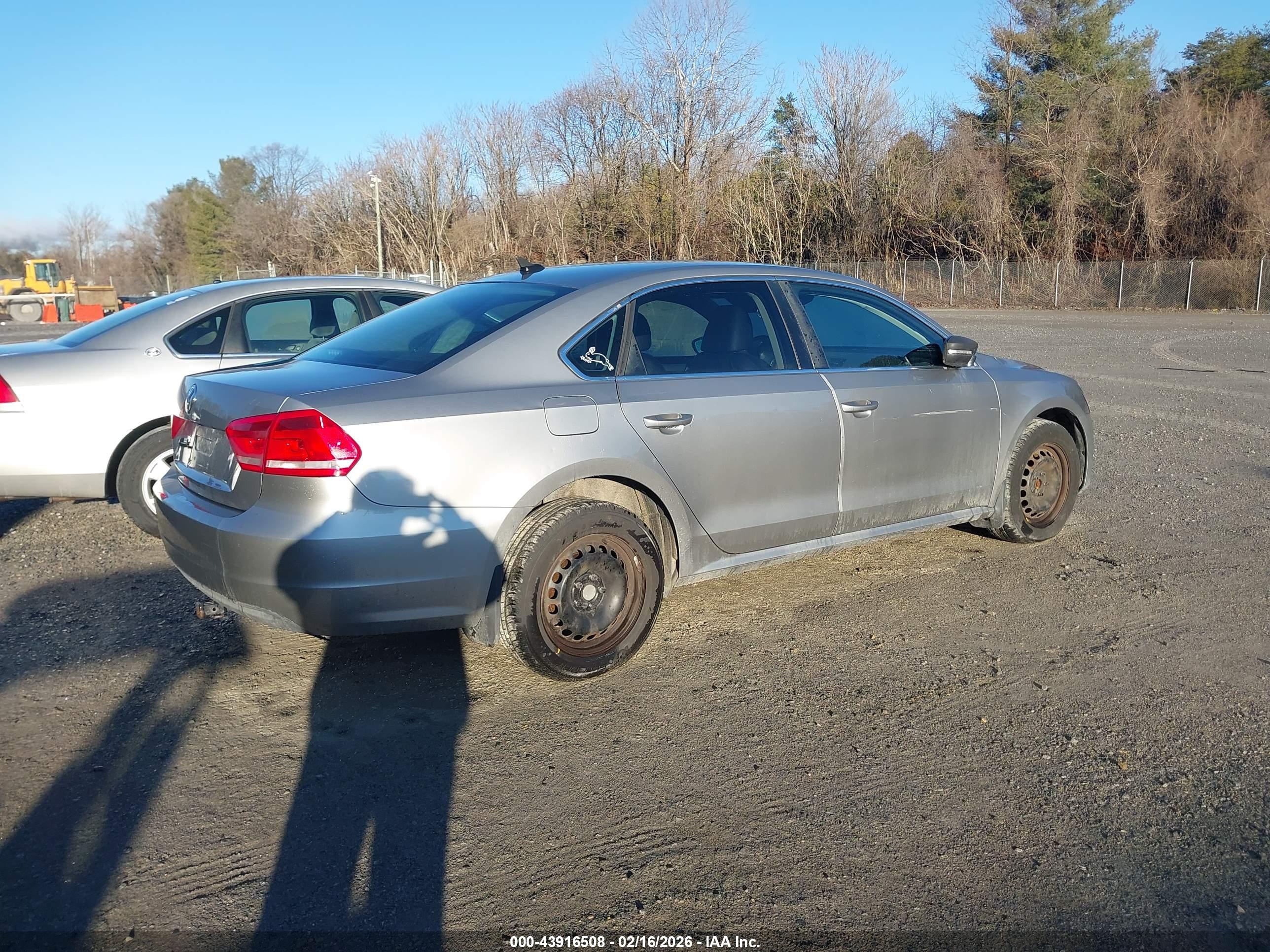 VOLKSWAGEN PASSAT image 4