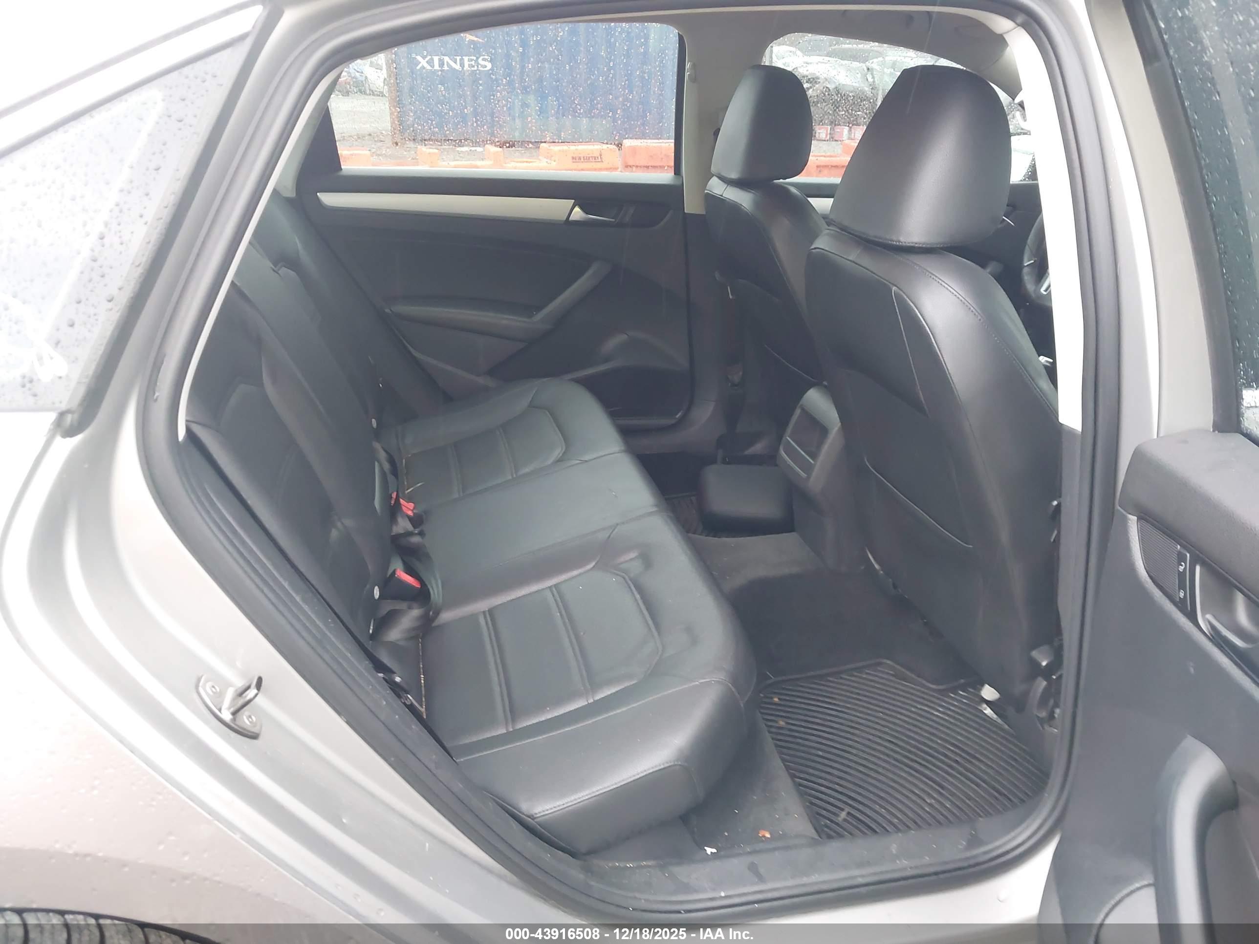 VOLKSWAGEN PASSAT image 8