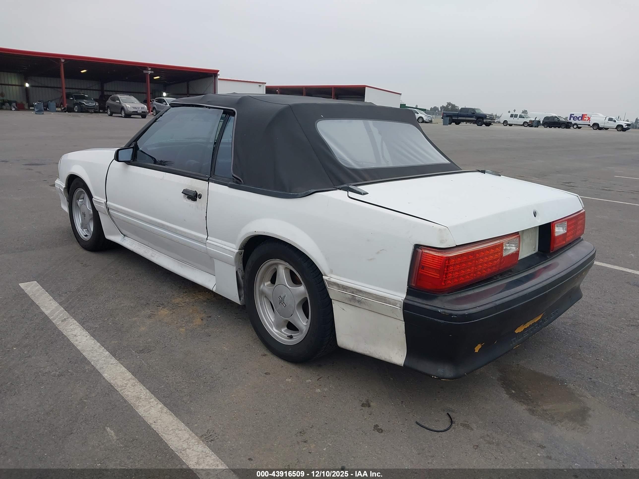 FORD MUSTANG image 3