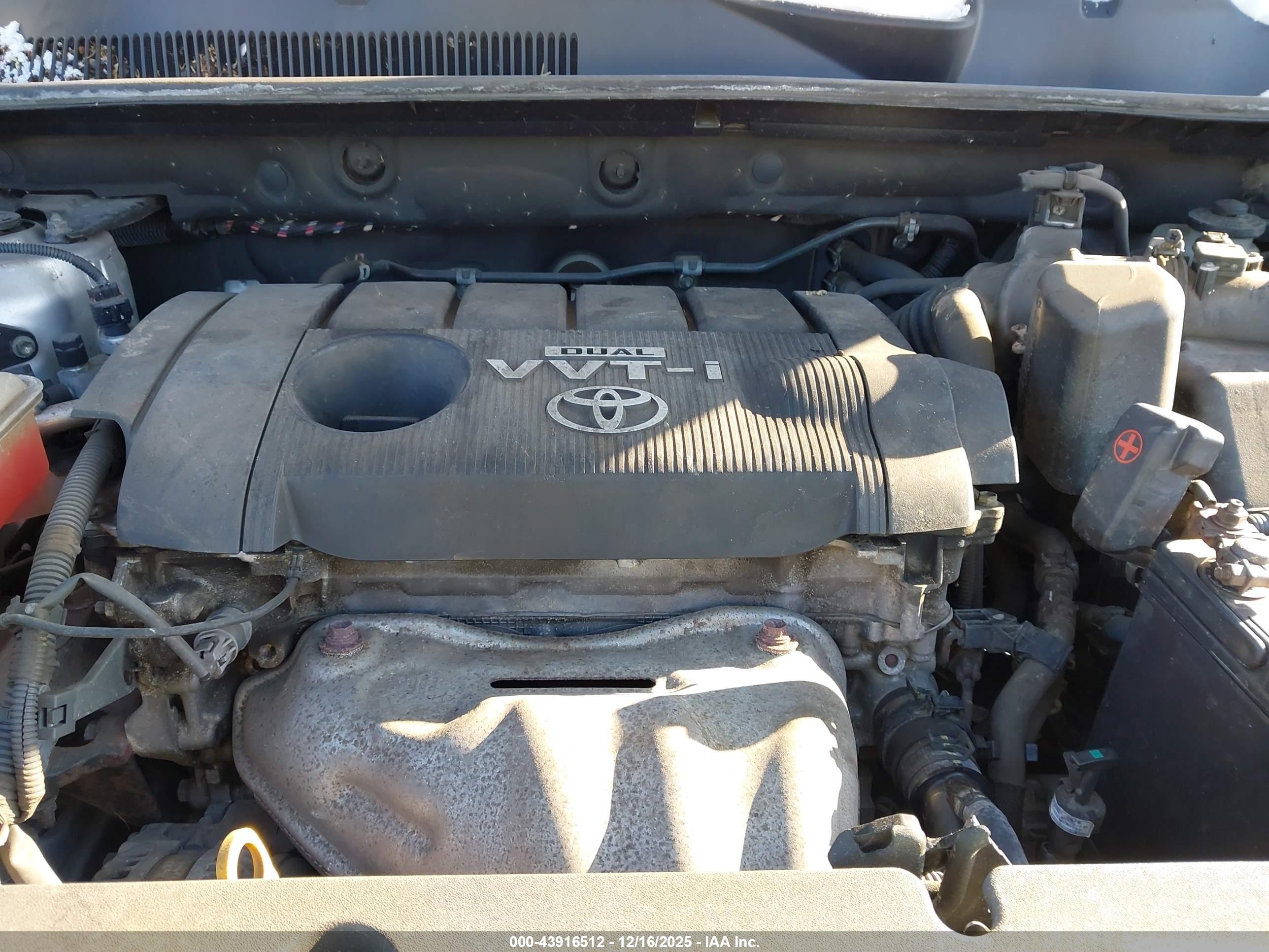 TOYOTA RAV4 image 10