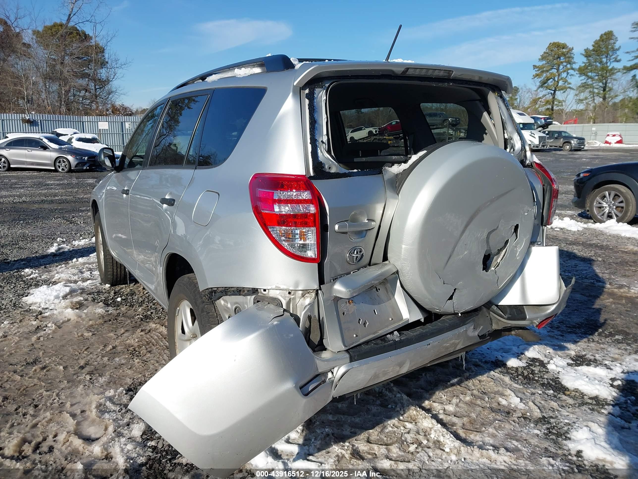 TOYOTA RAV4 image 3