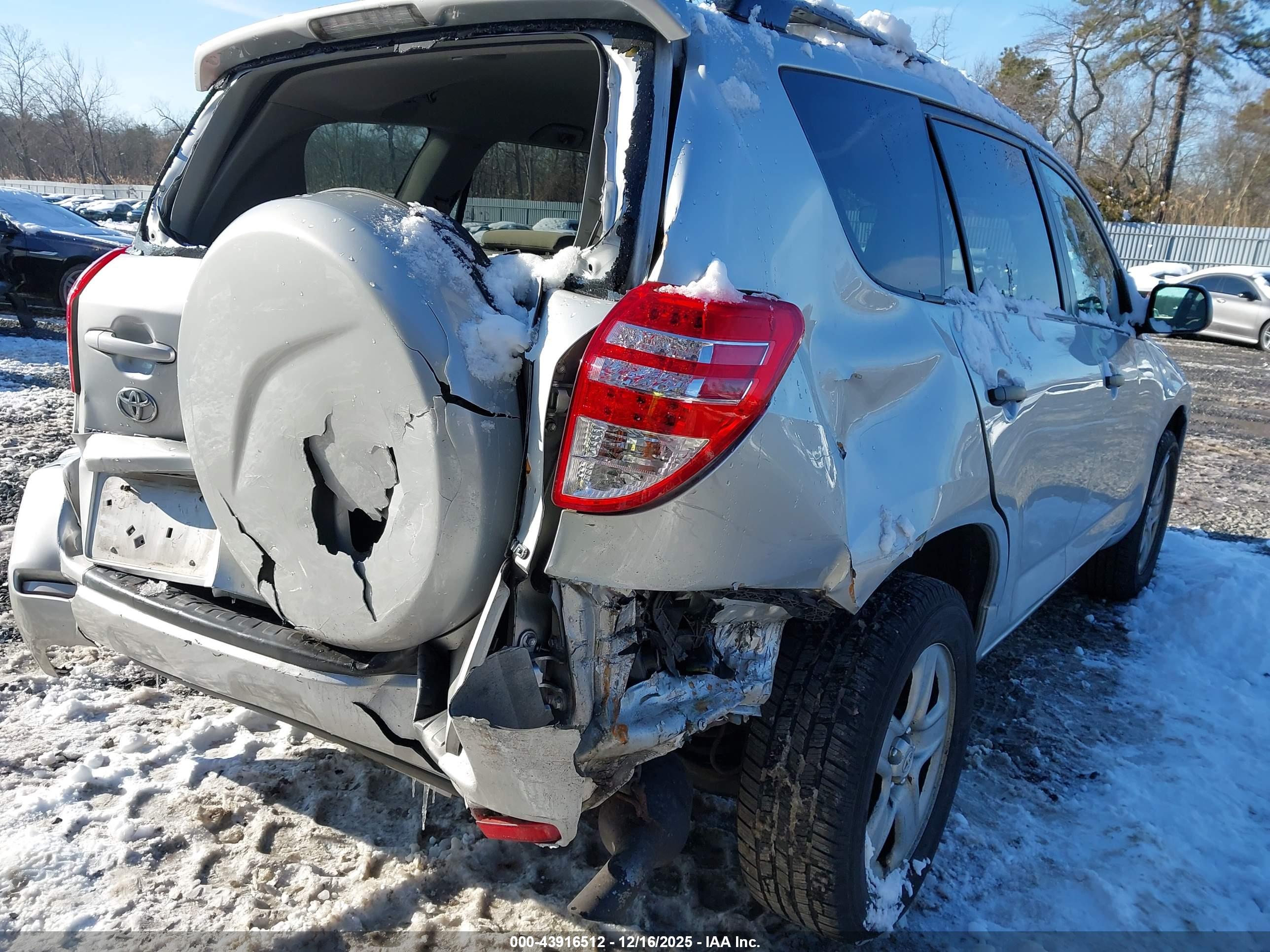TOYOTA RAV4 image 4
