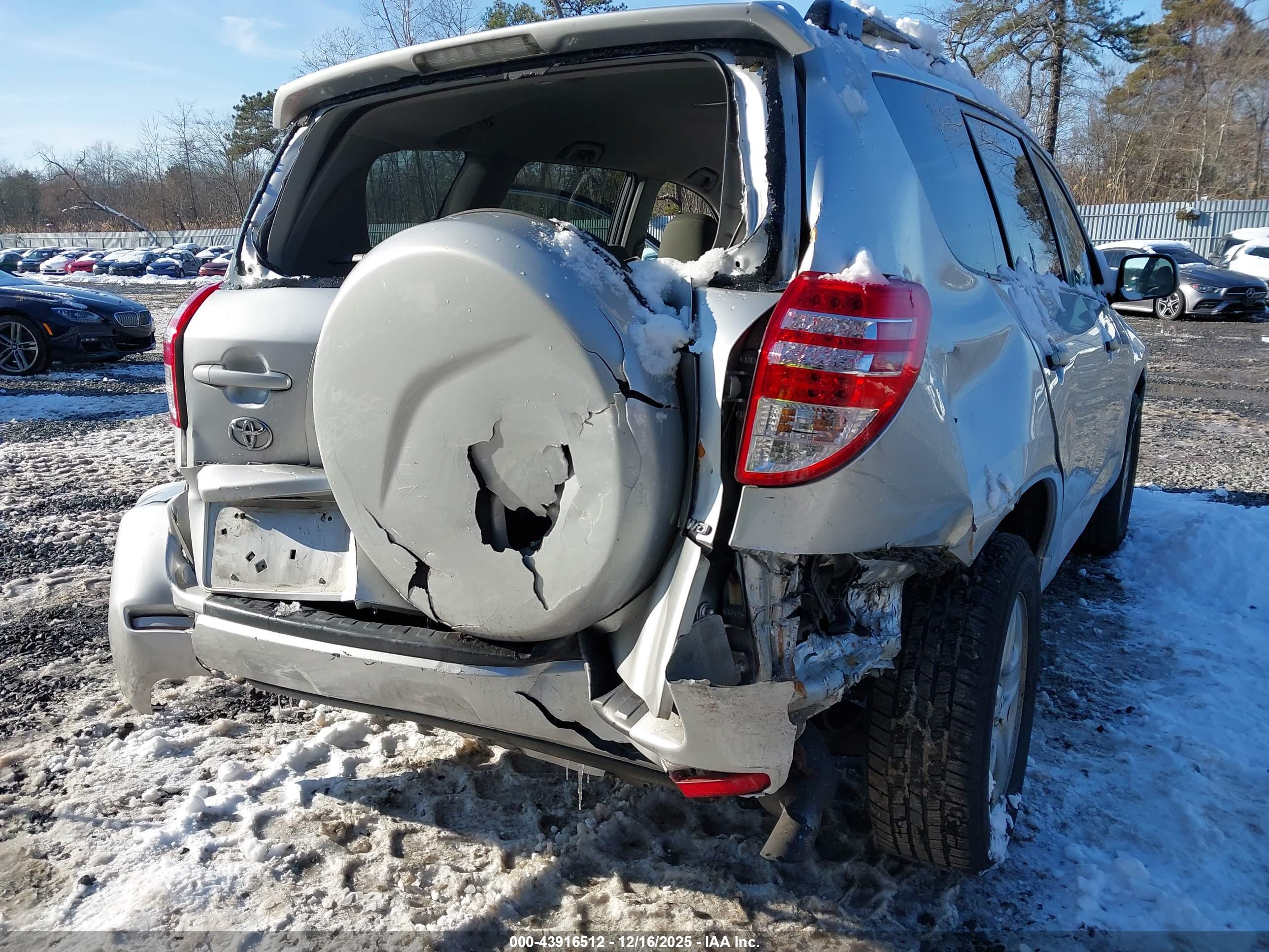 TOYOTA RAV4 image 6