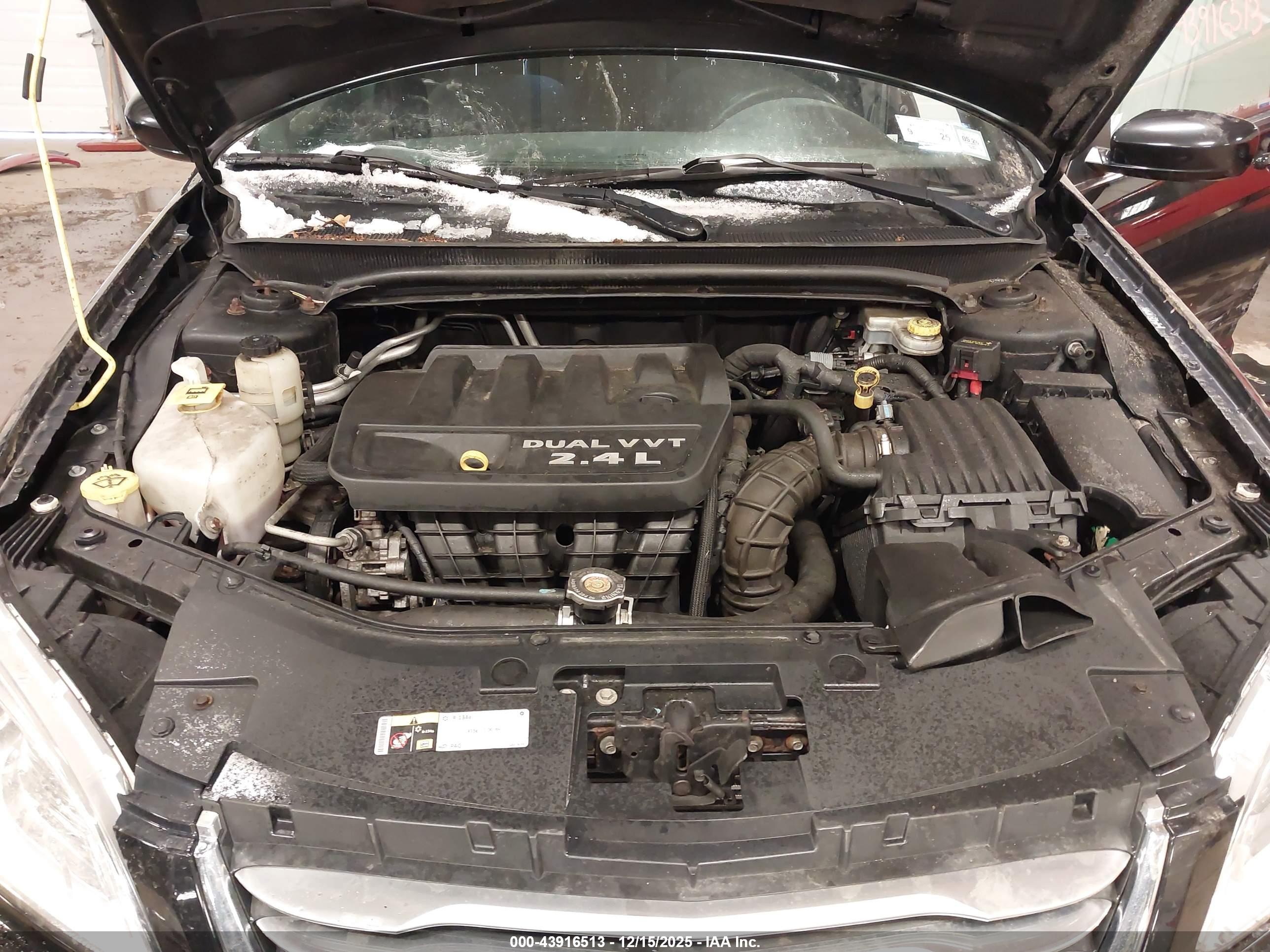 CHRYSLER 200 image 10