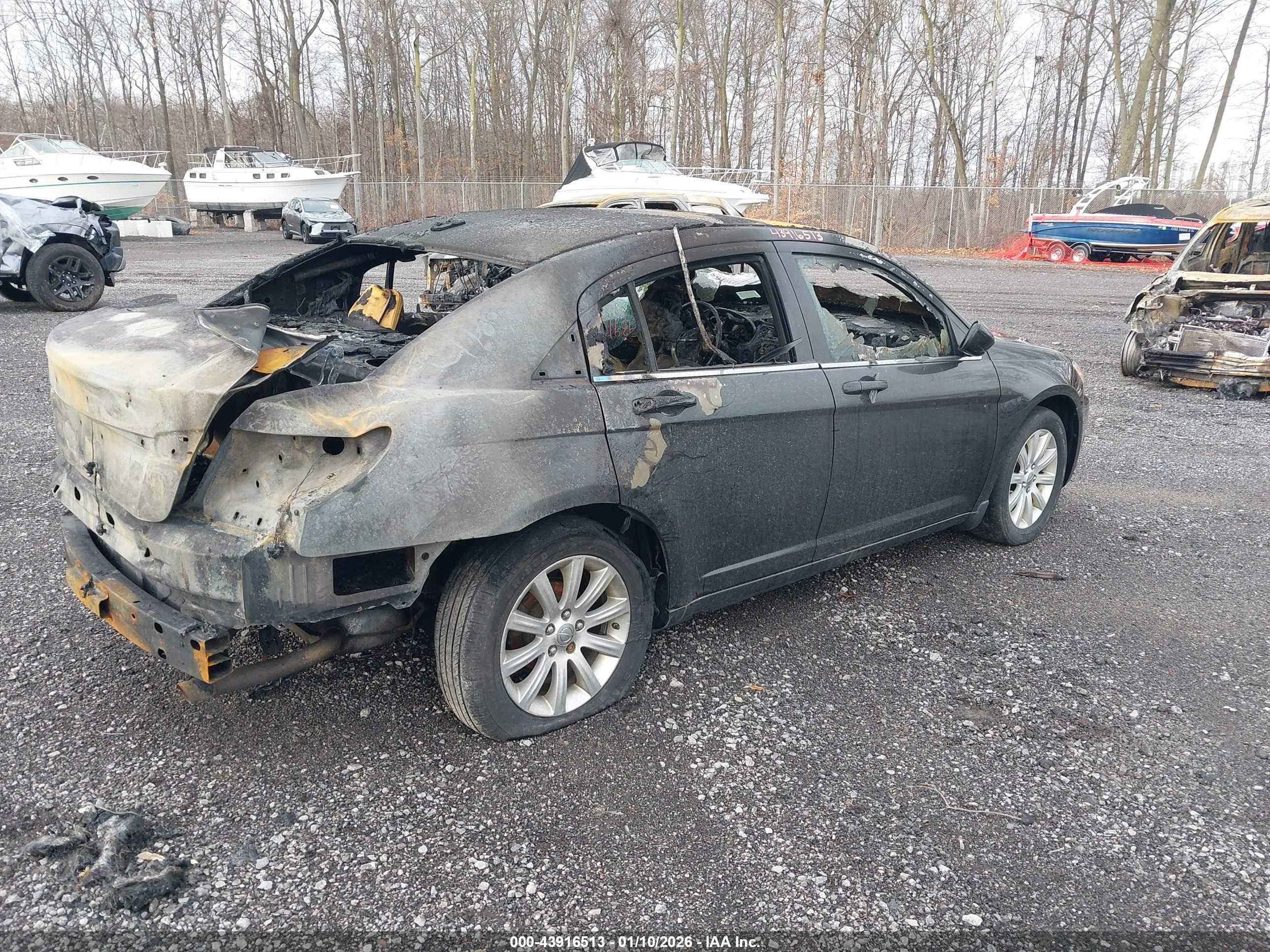 CHRYSLER 200 image 4