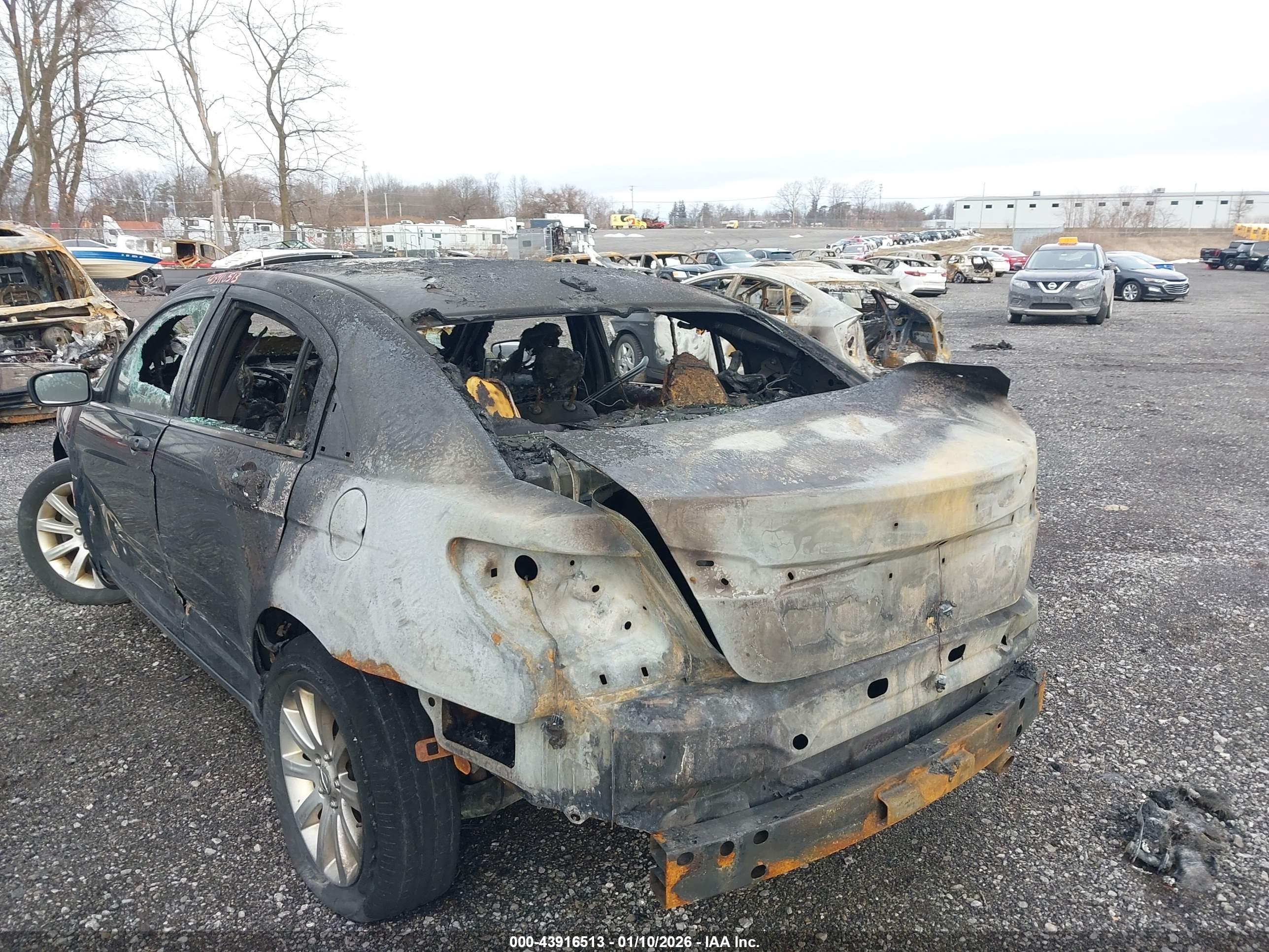 CHRYSLER 200 image 6