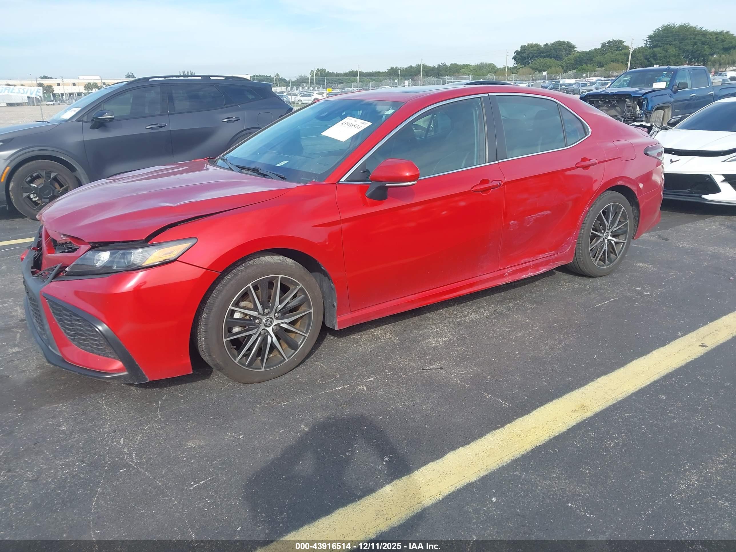 TOYOTA CAMRY image 2