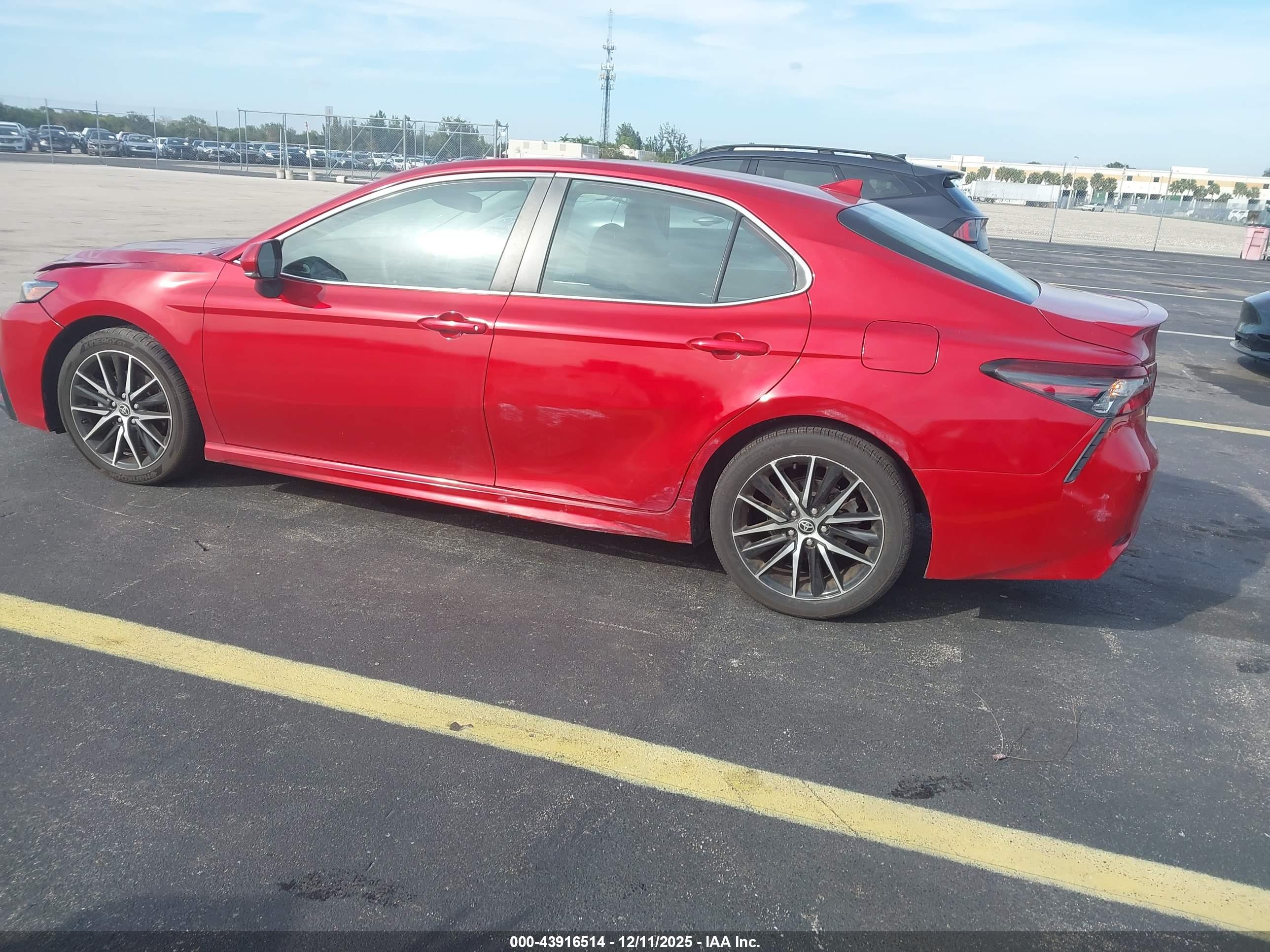 TOYOTA CAMRY image 3