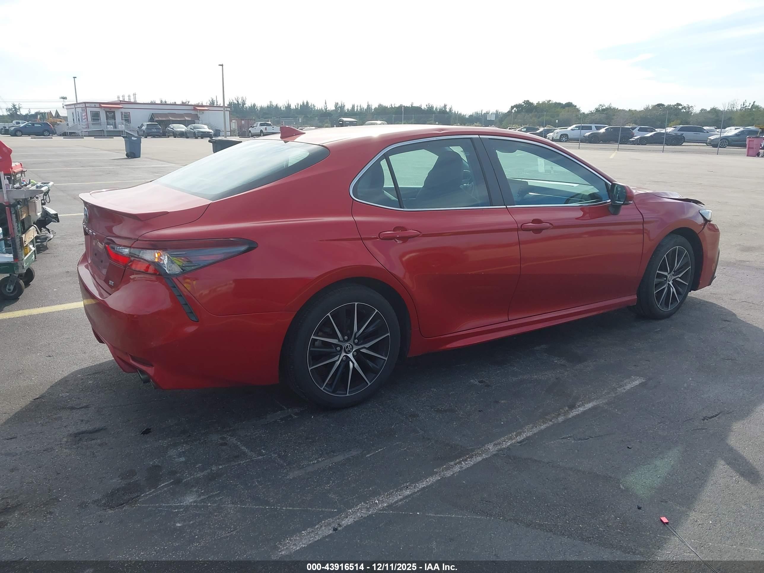 TOYOTA CAMRY image 4