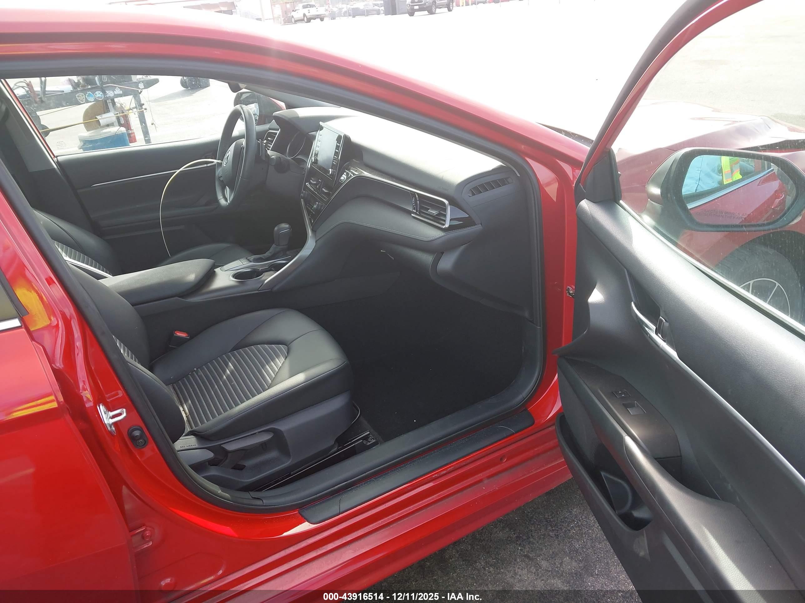 TOYOTA CAMRY image 5