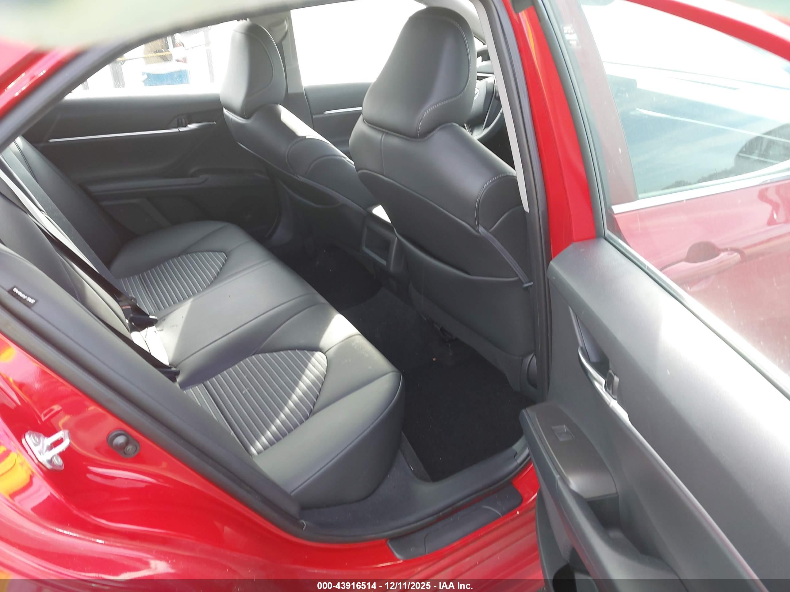TOYOTA CAMRY image 8