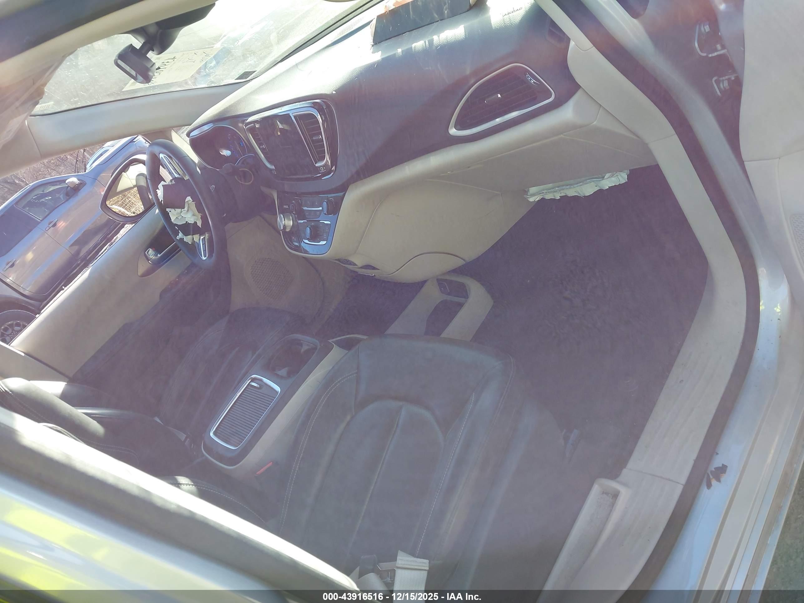 CHRYSLER PACIFICA image 5