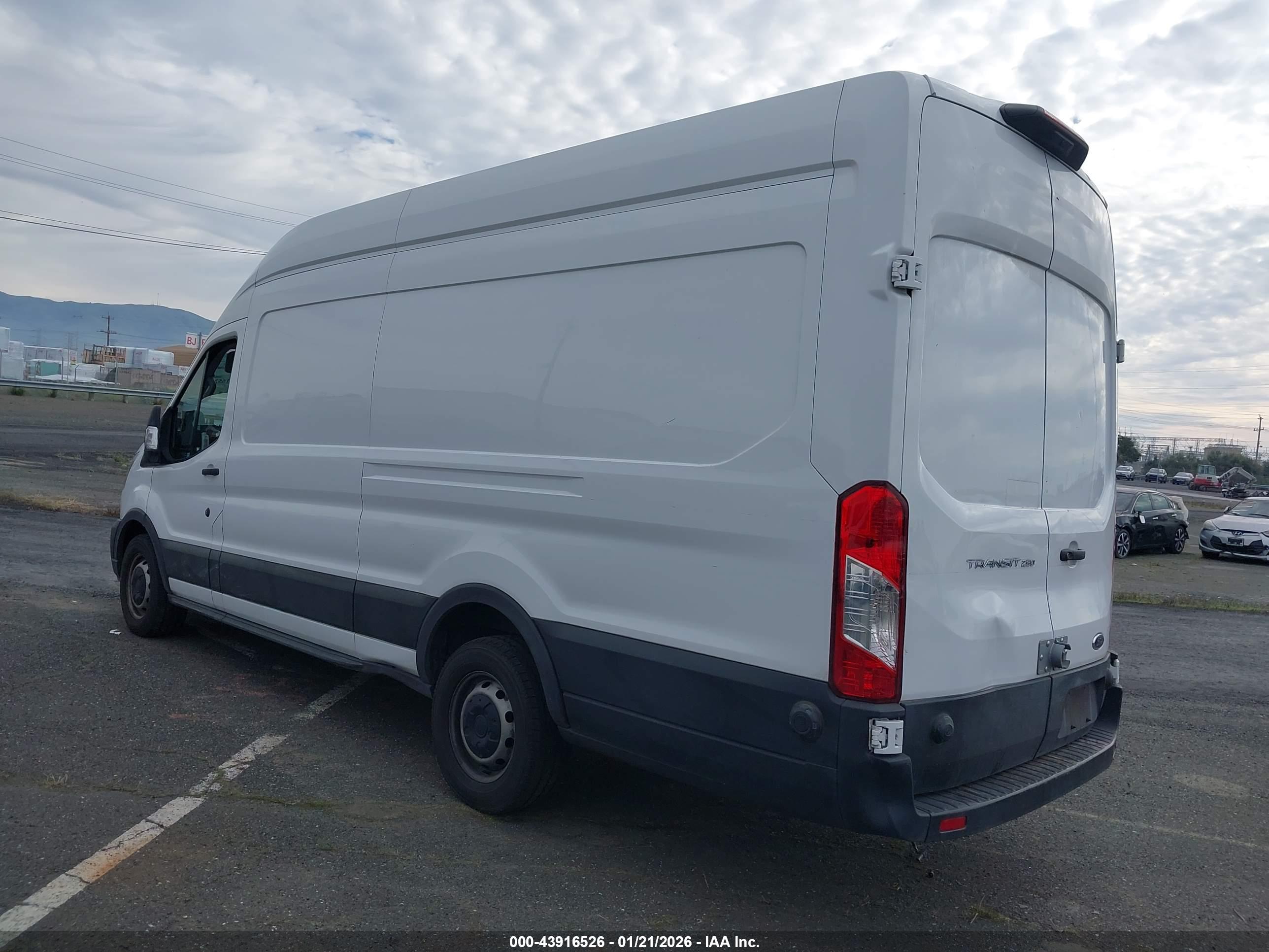 FORD TRANSIT-250 image 3