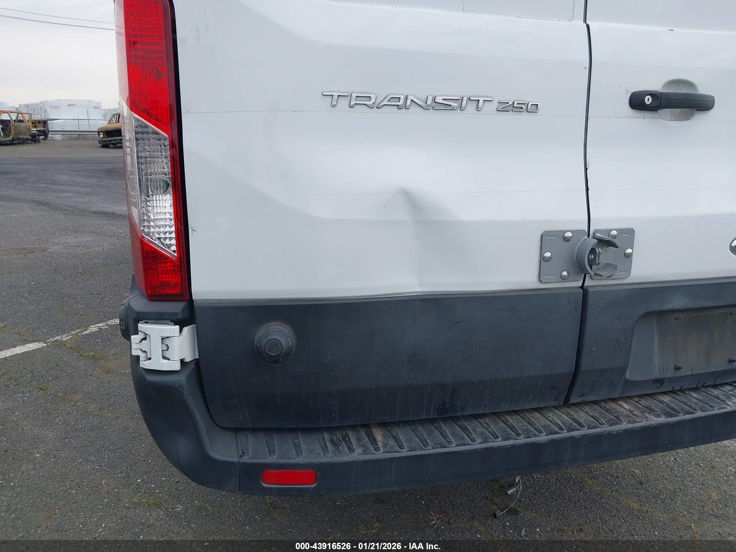FORD TRANSIT-250 image 6