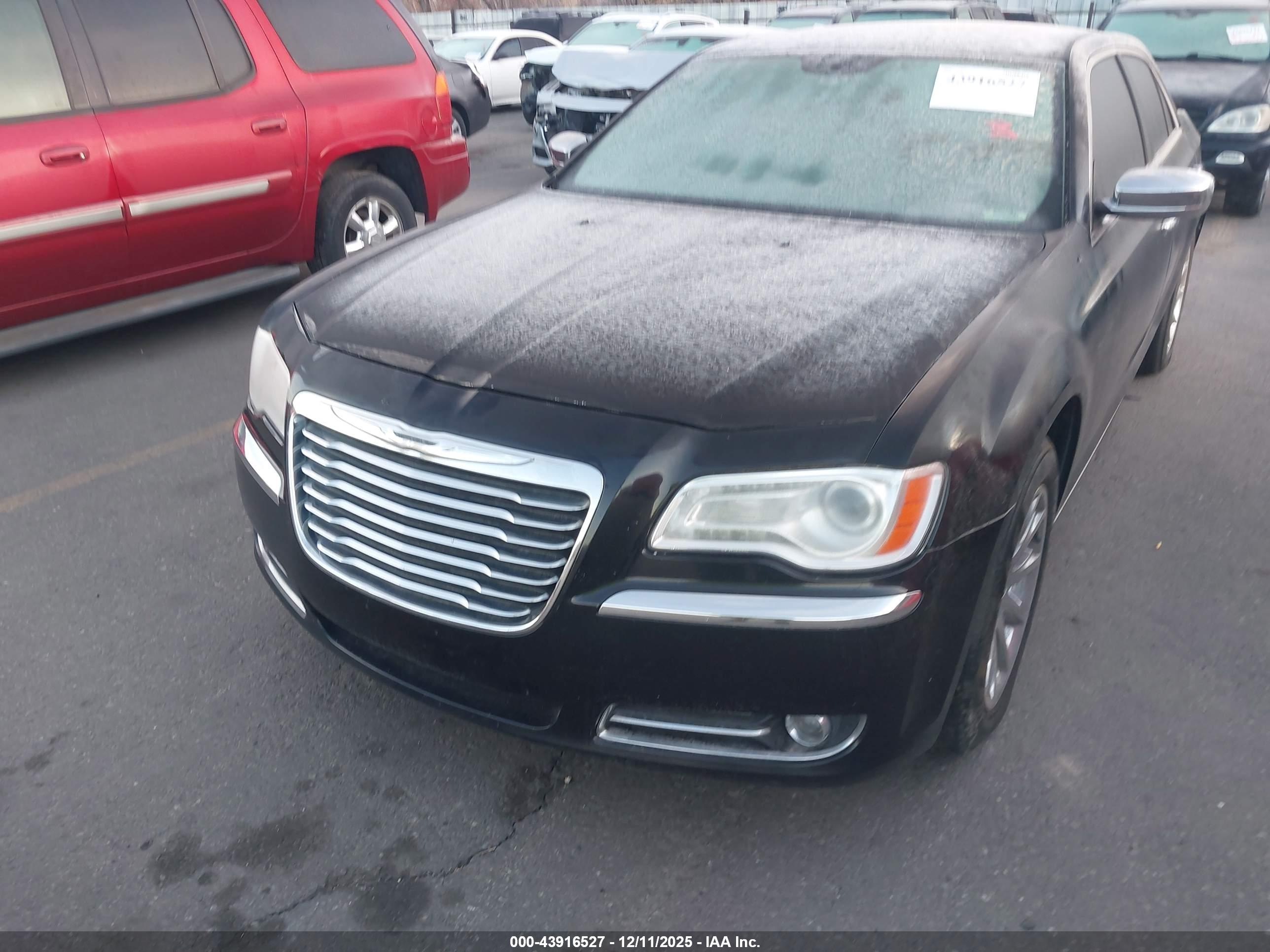 CHRYSLER 300 image 6