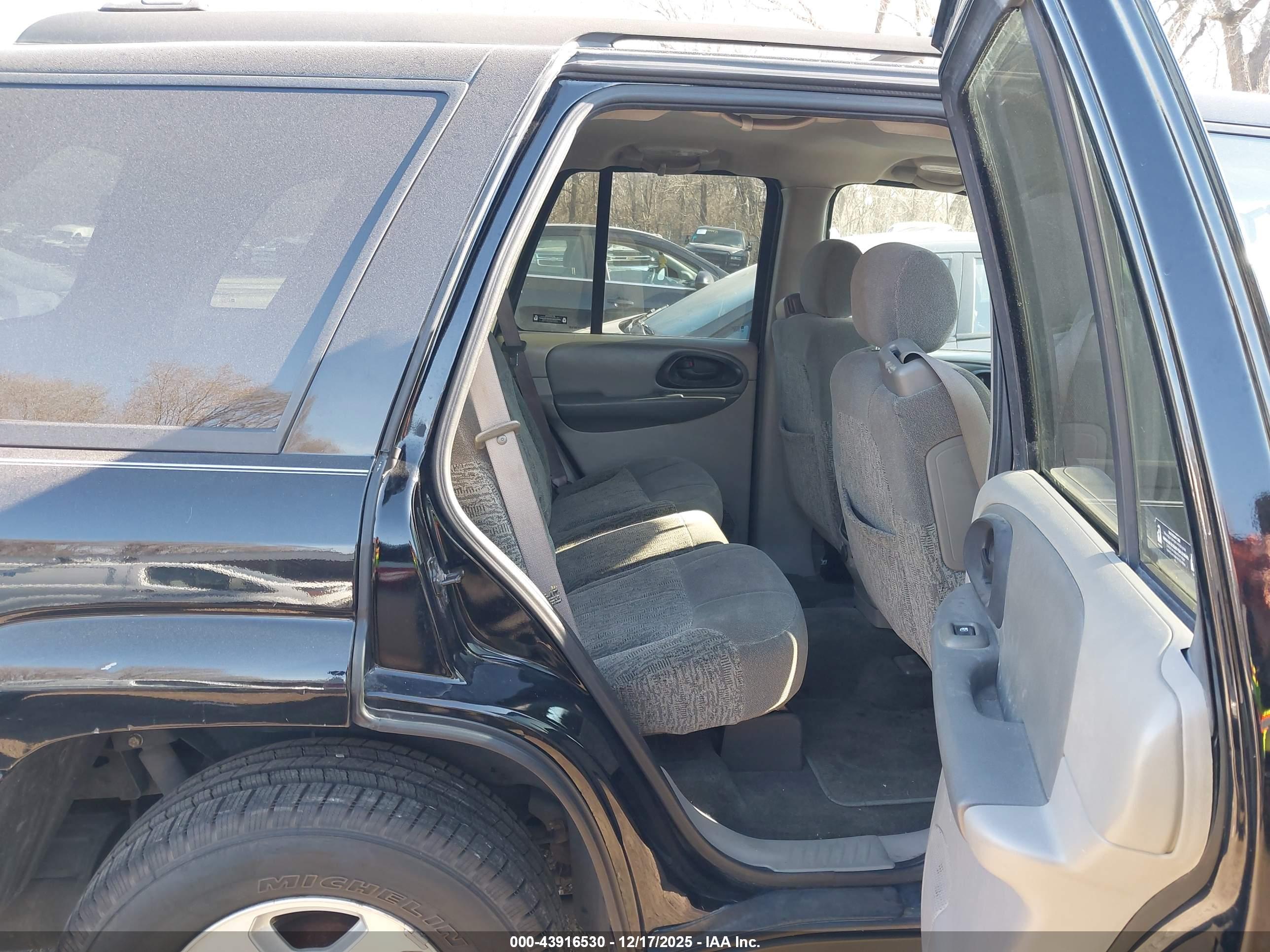 CHEVROLET TRAILBLAZER image 8