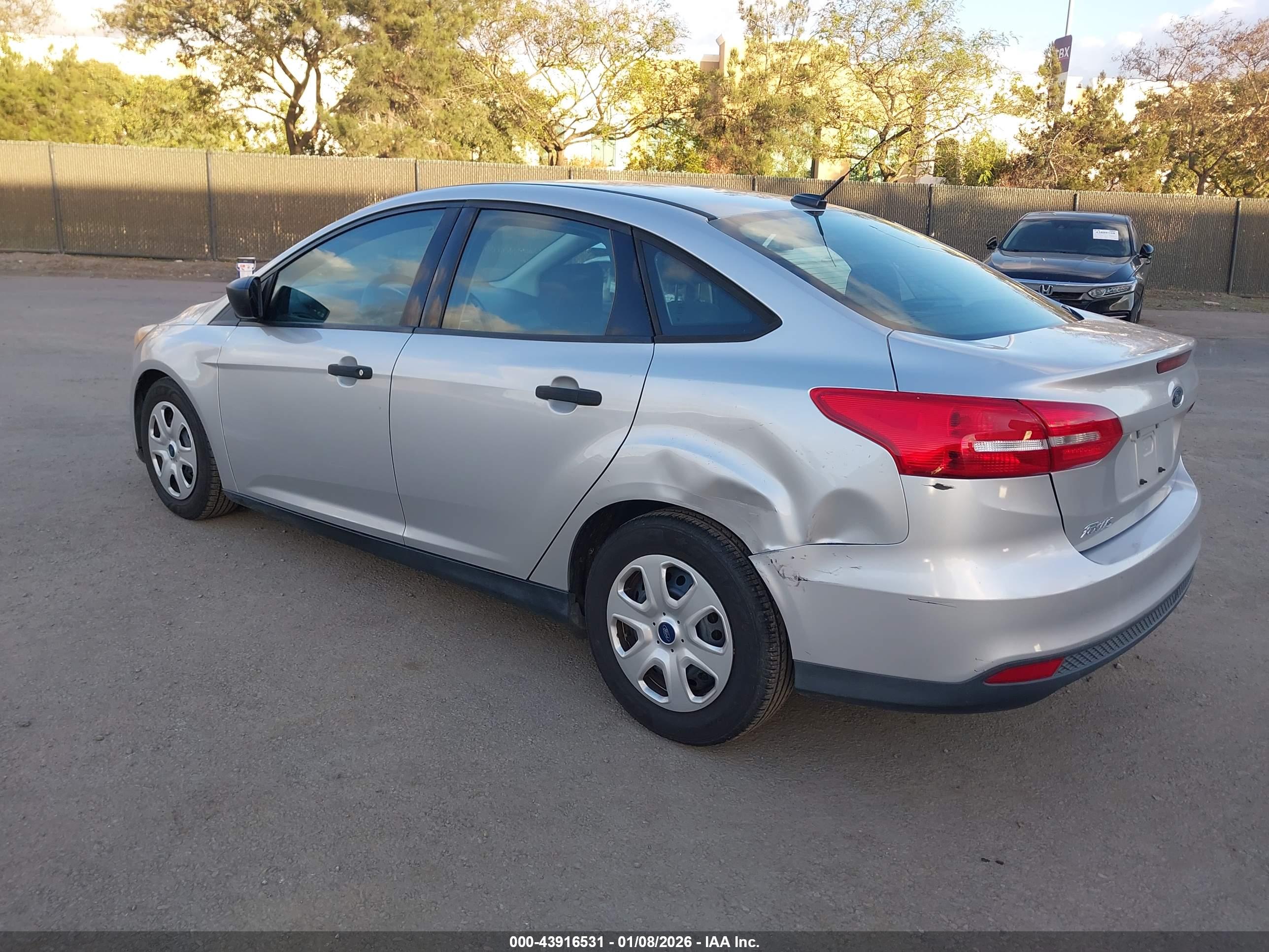 FORD FOCUS image 3
