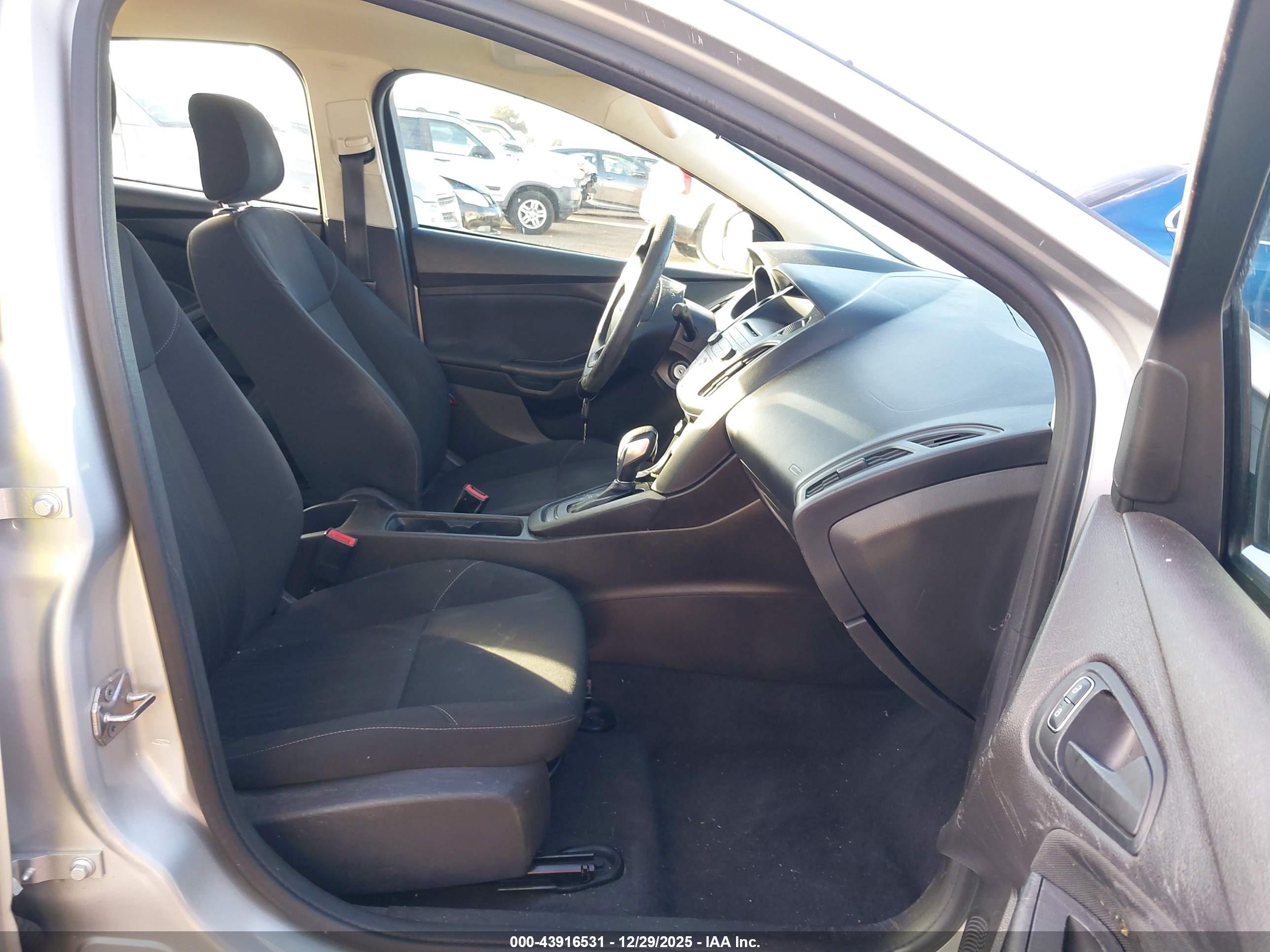 FORD FOCUS image 5