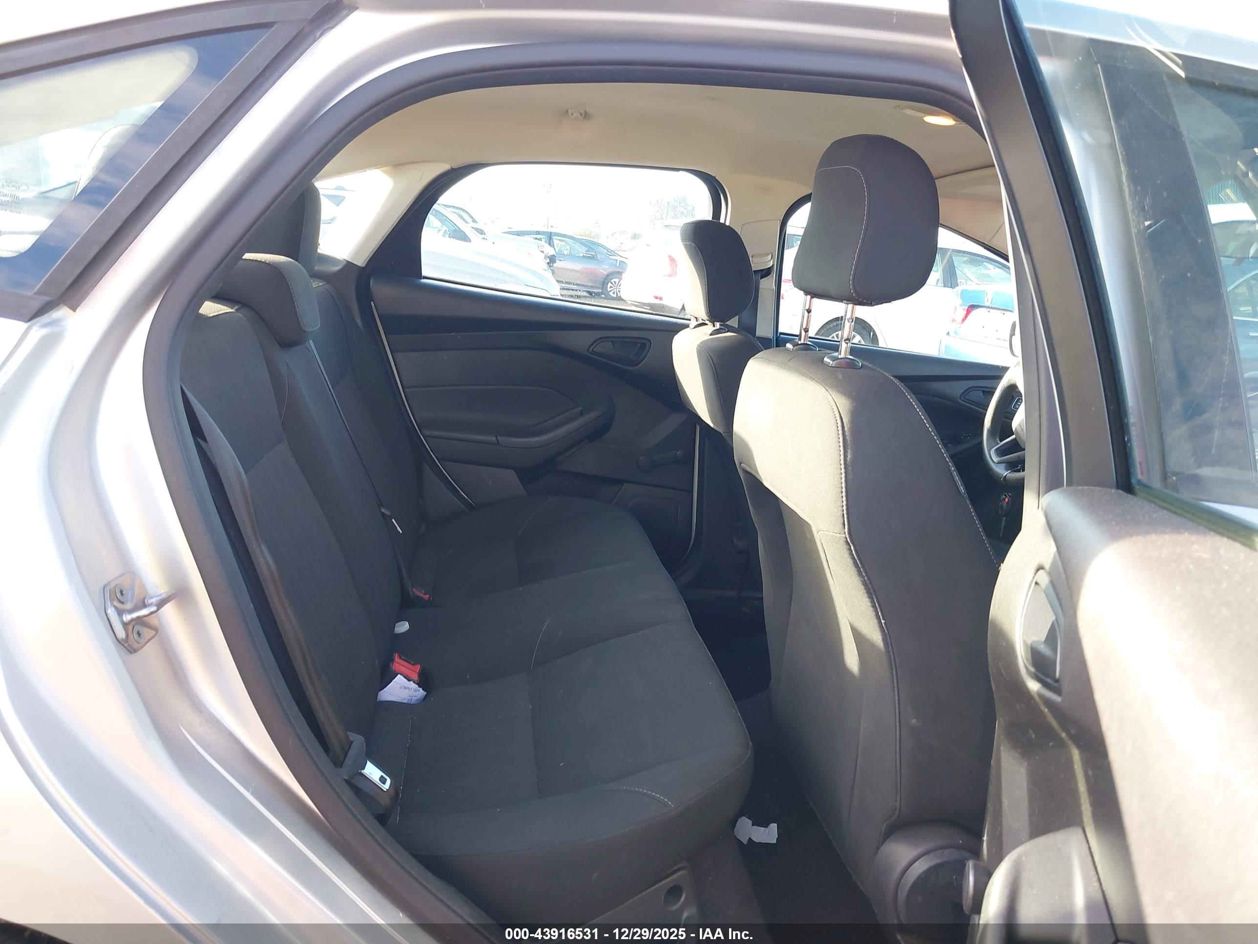 FORD FOCUS image 8