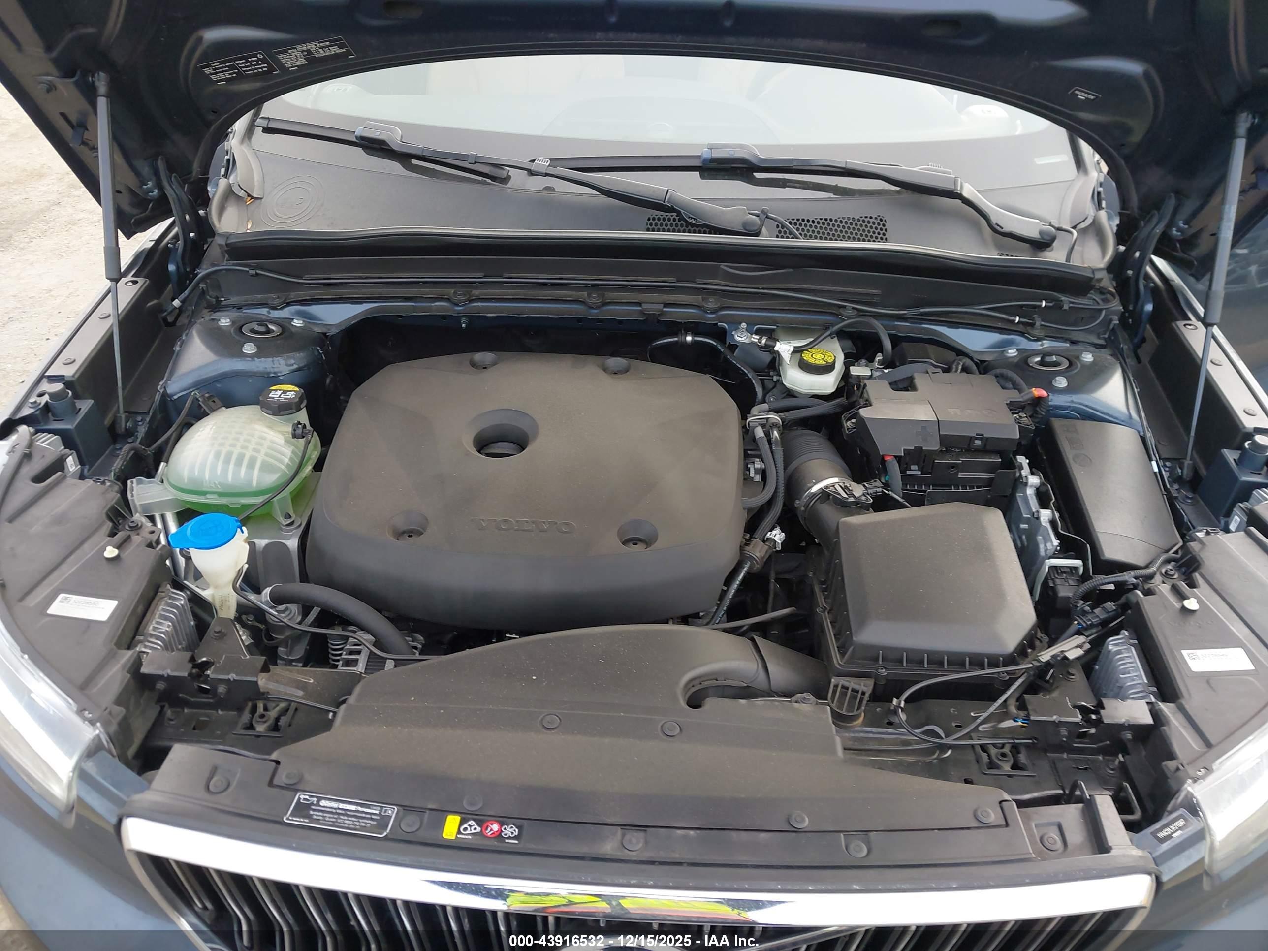 VOLVO XC40 image 10