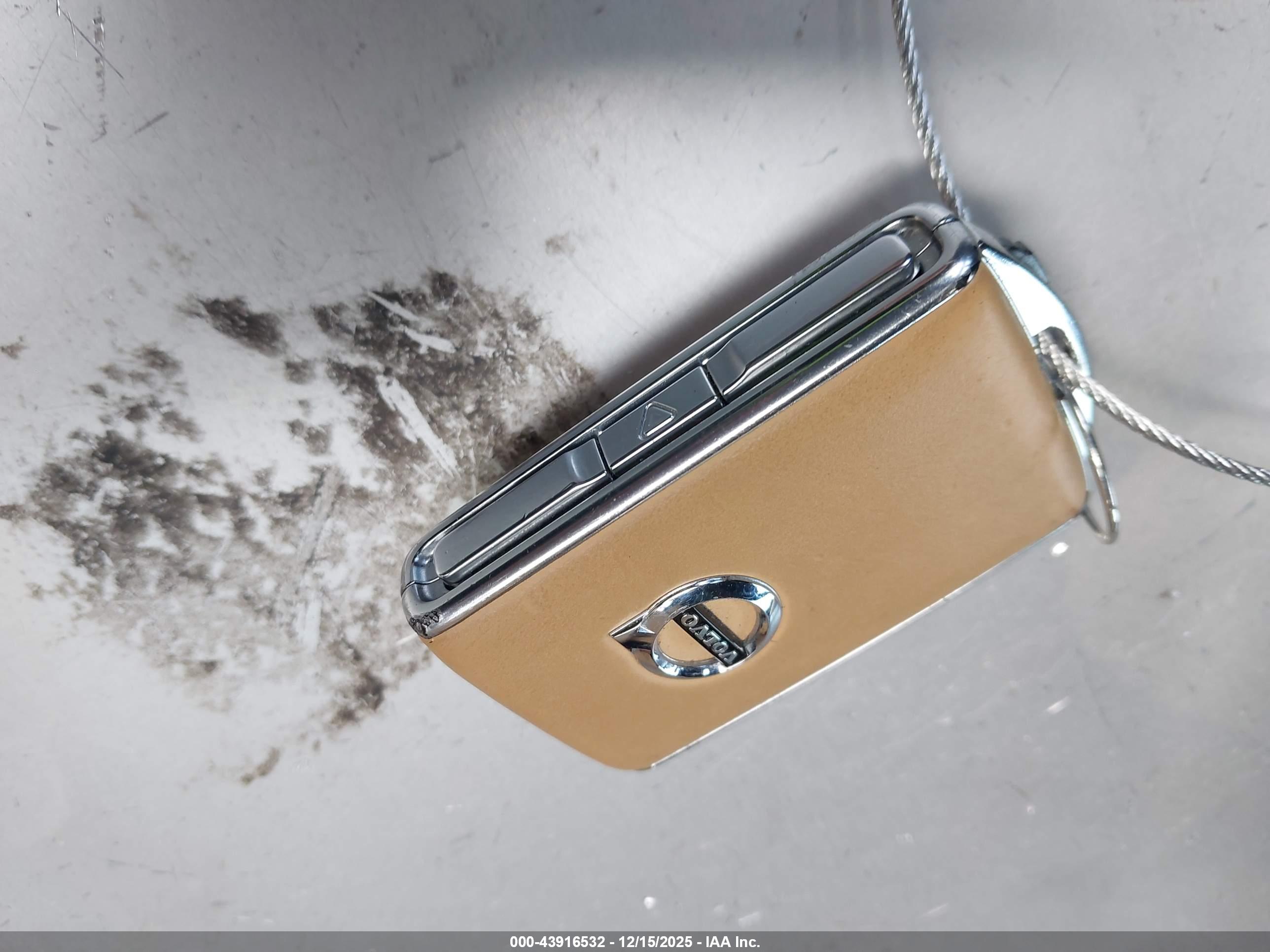 VOLVO XC40 image 11