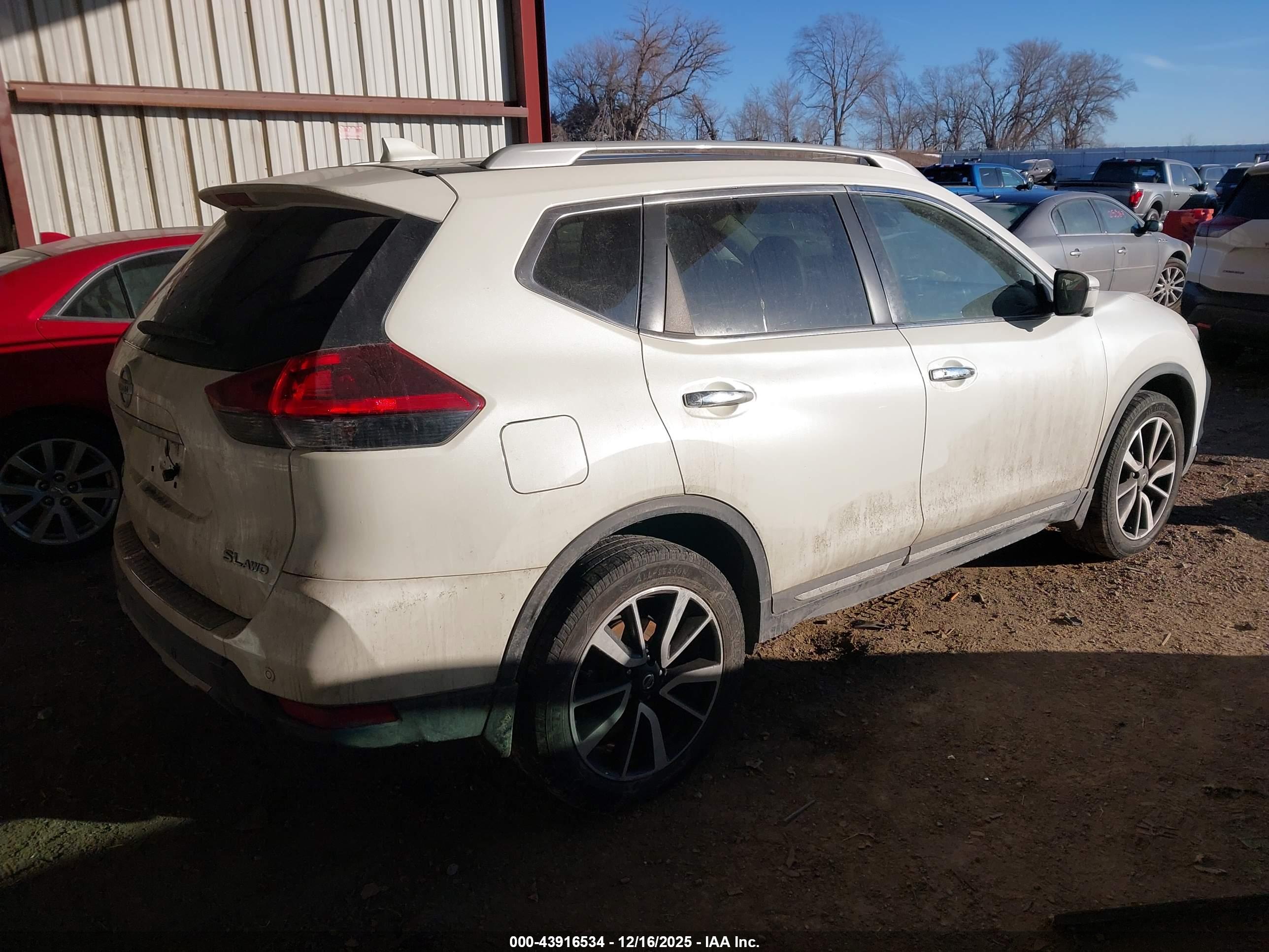 NISSAN ROGUE image 4