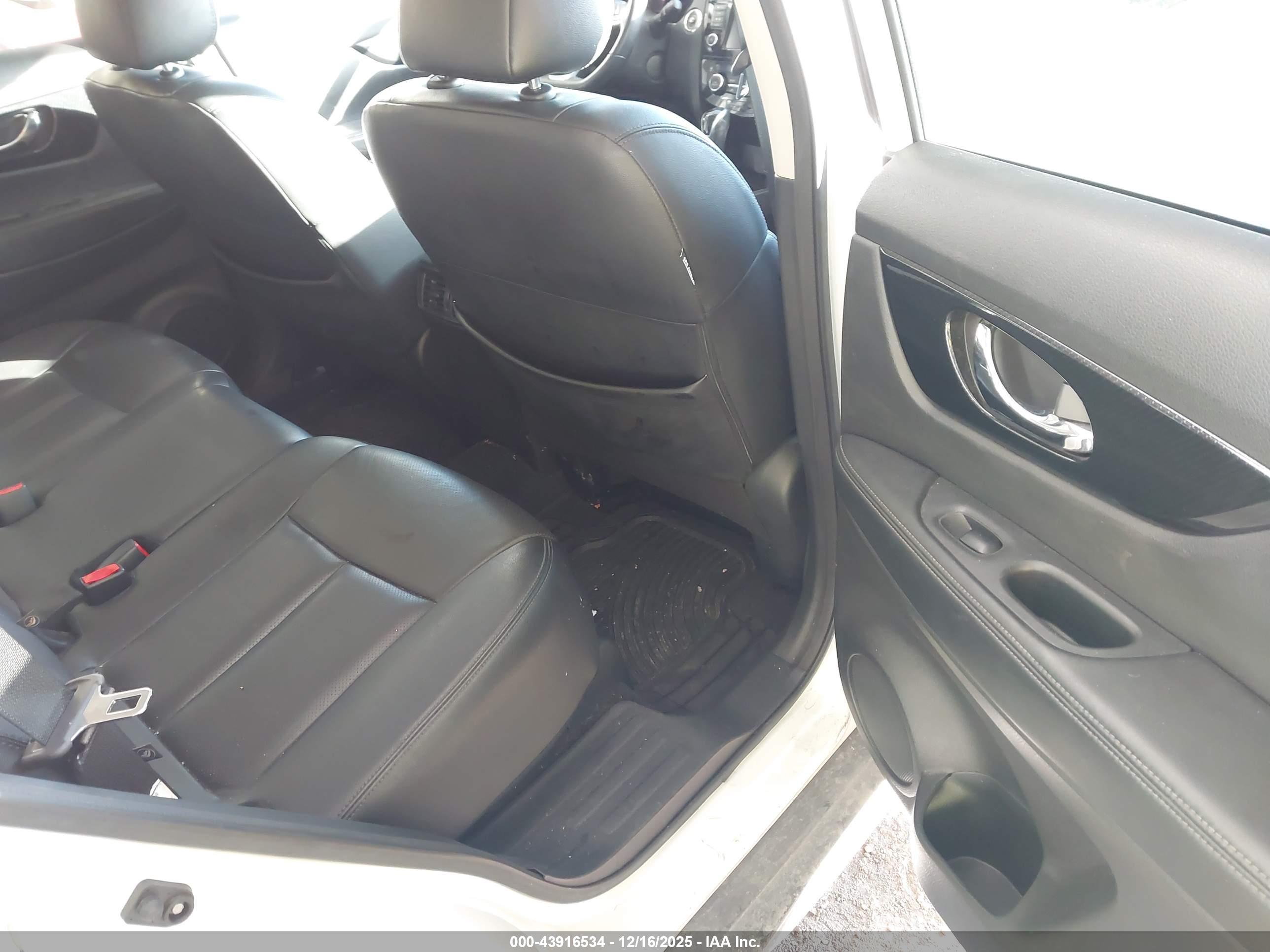 NISSAN ROGUE image 8