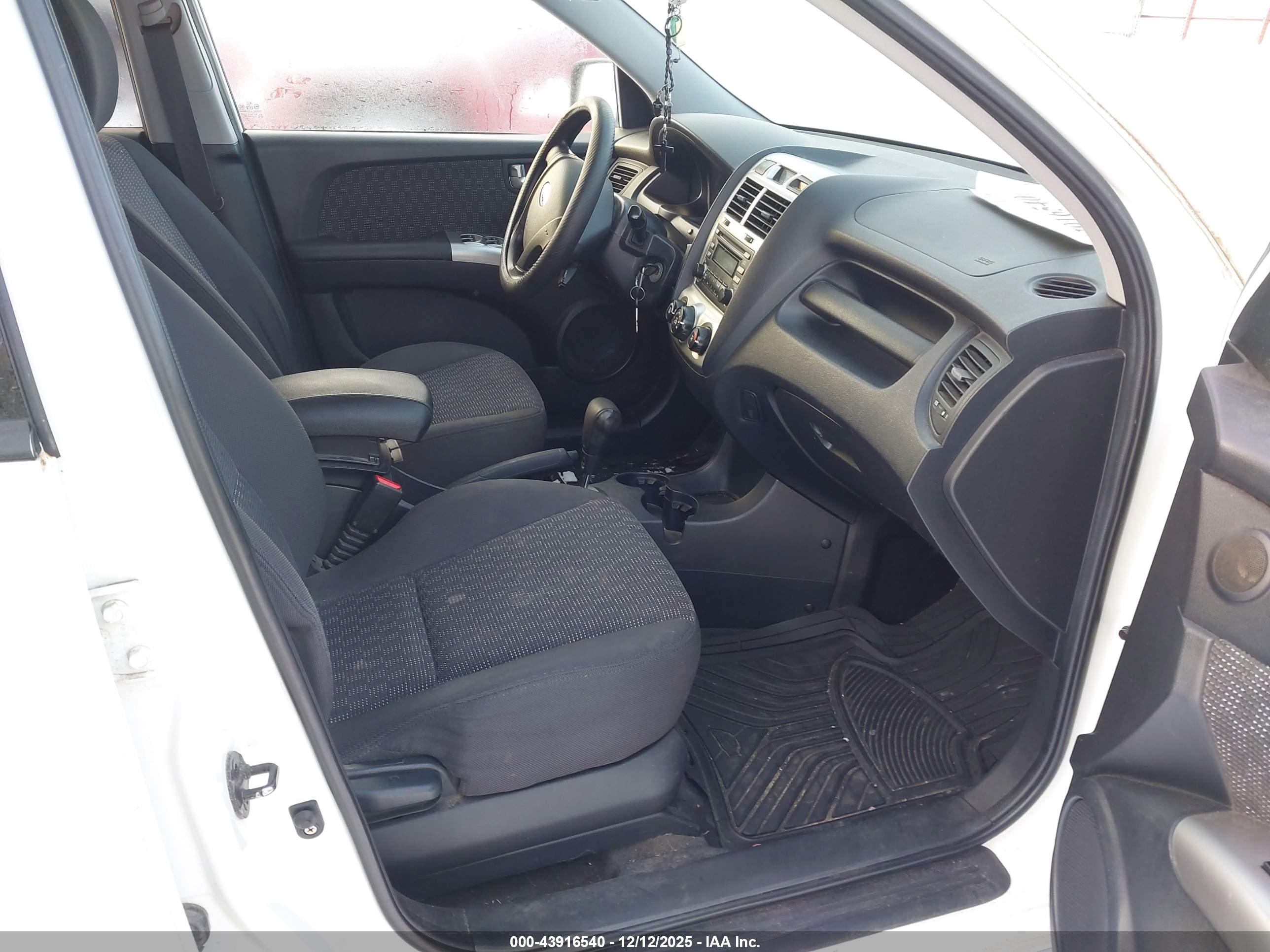 KIA SPORTAGE image 5
