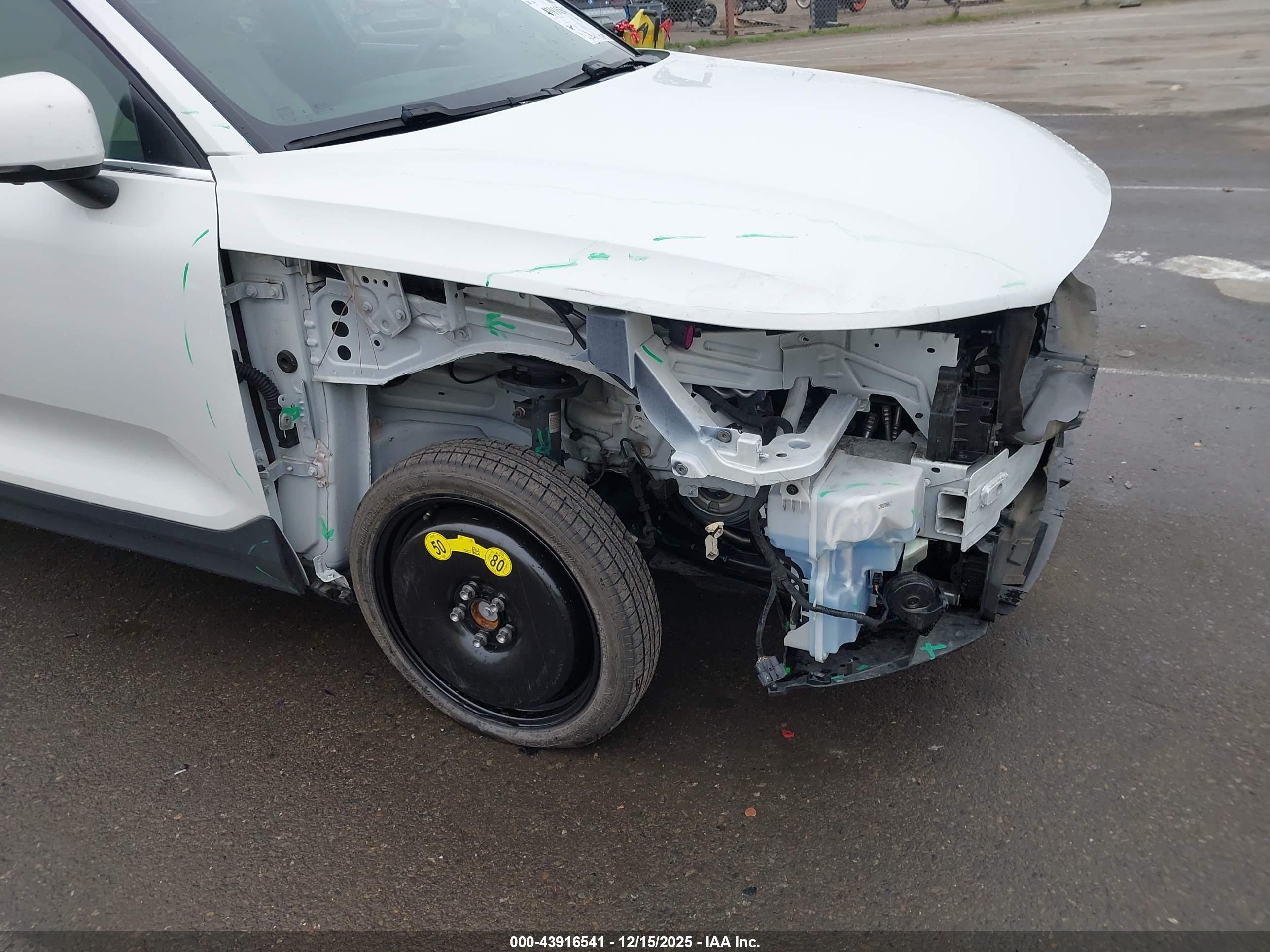 VOLVO XC40 image 6